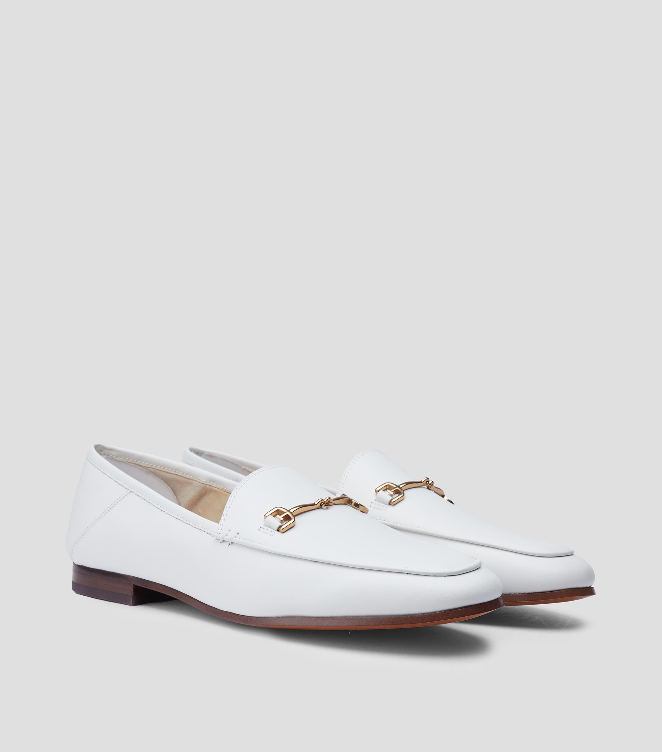 Mocasines blancos en piel con tacón bajo Mujer