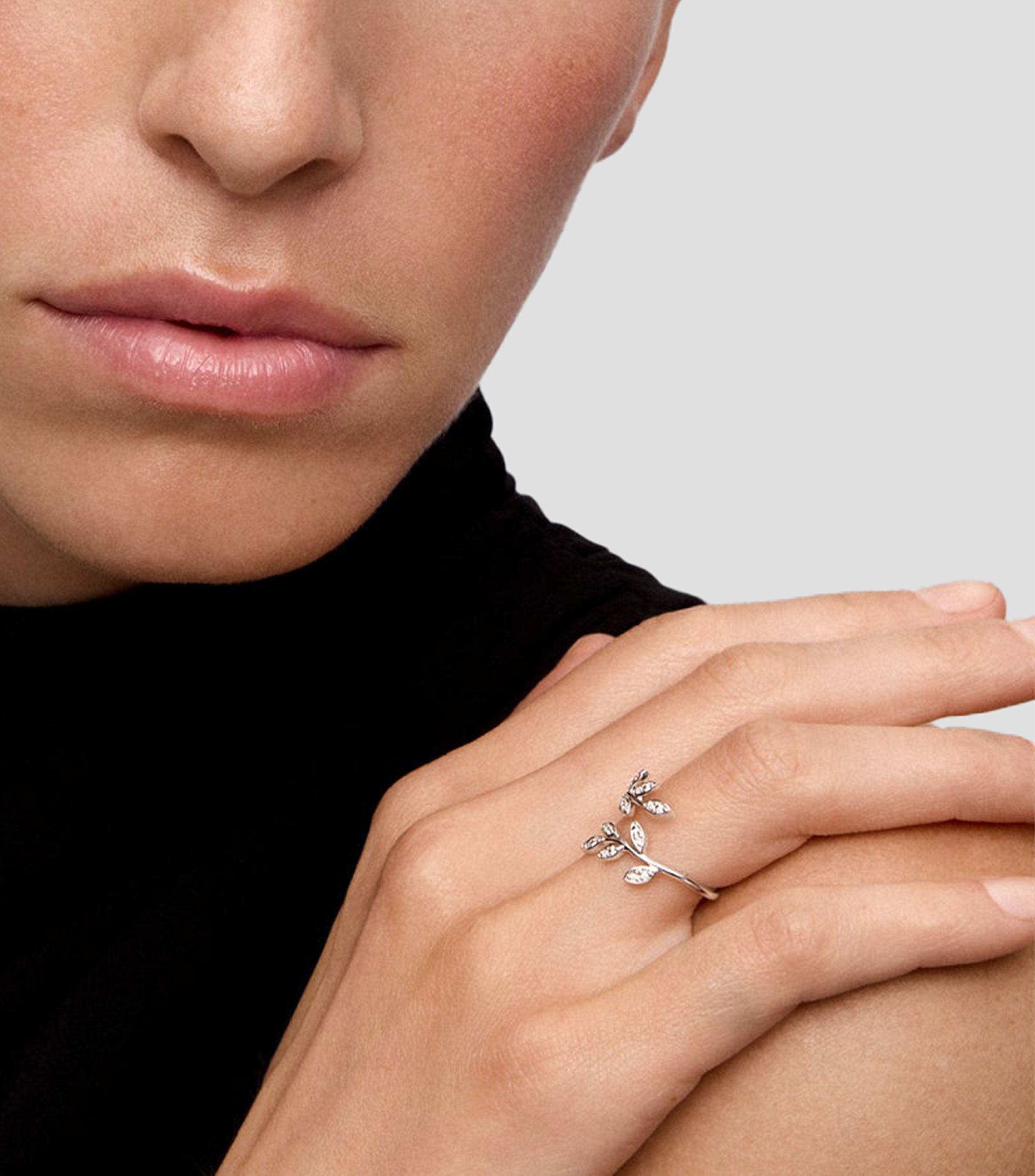 Anillo en oro blanco de 18 Kts con diamantes Mujer