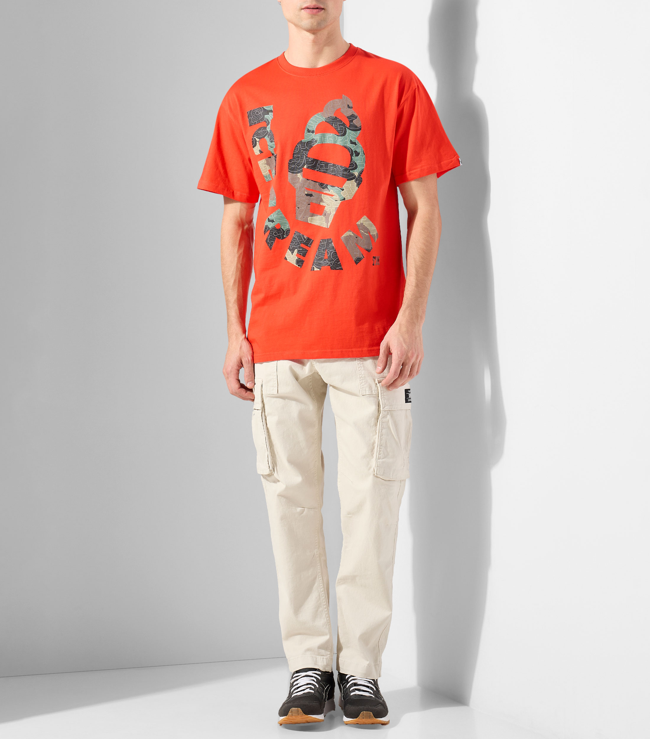 Playera de cuello redondo con manga corta estampada Hombre