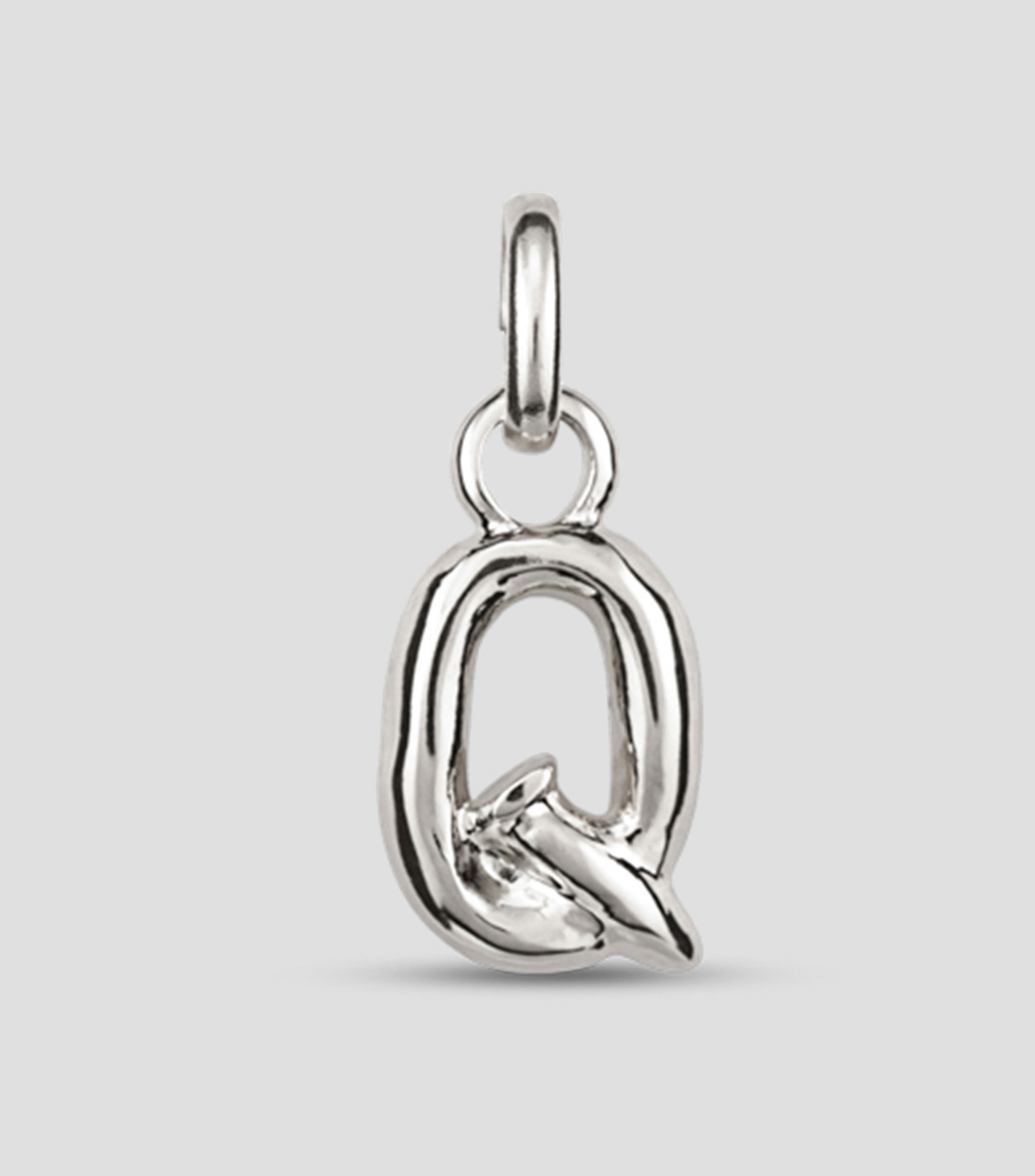Charm letra Q con argolla Mujer