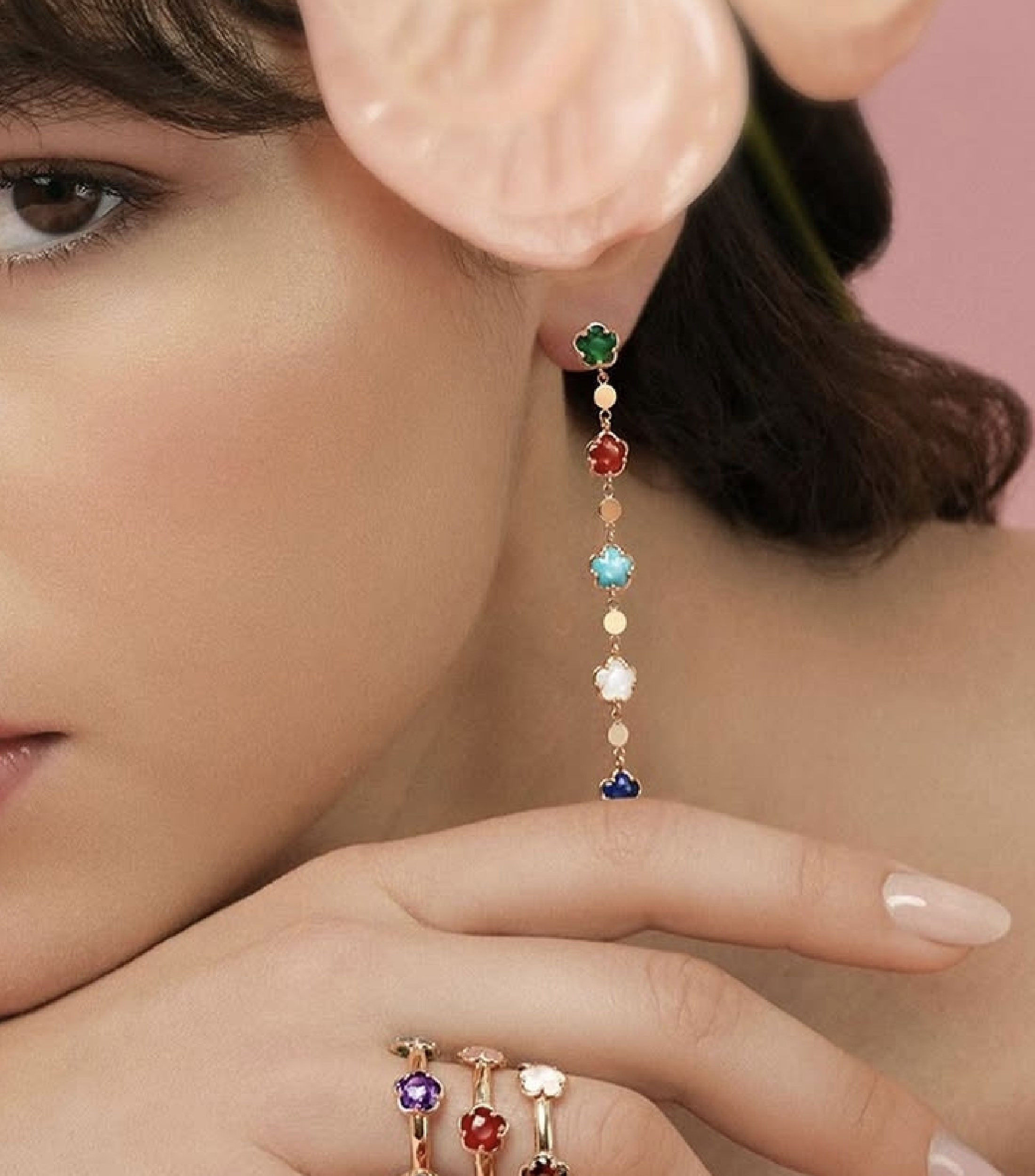Aretes largos en oro rosa de 18 kilates con piedras Mujer