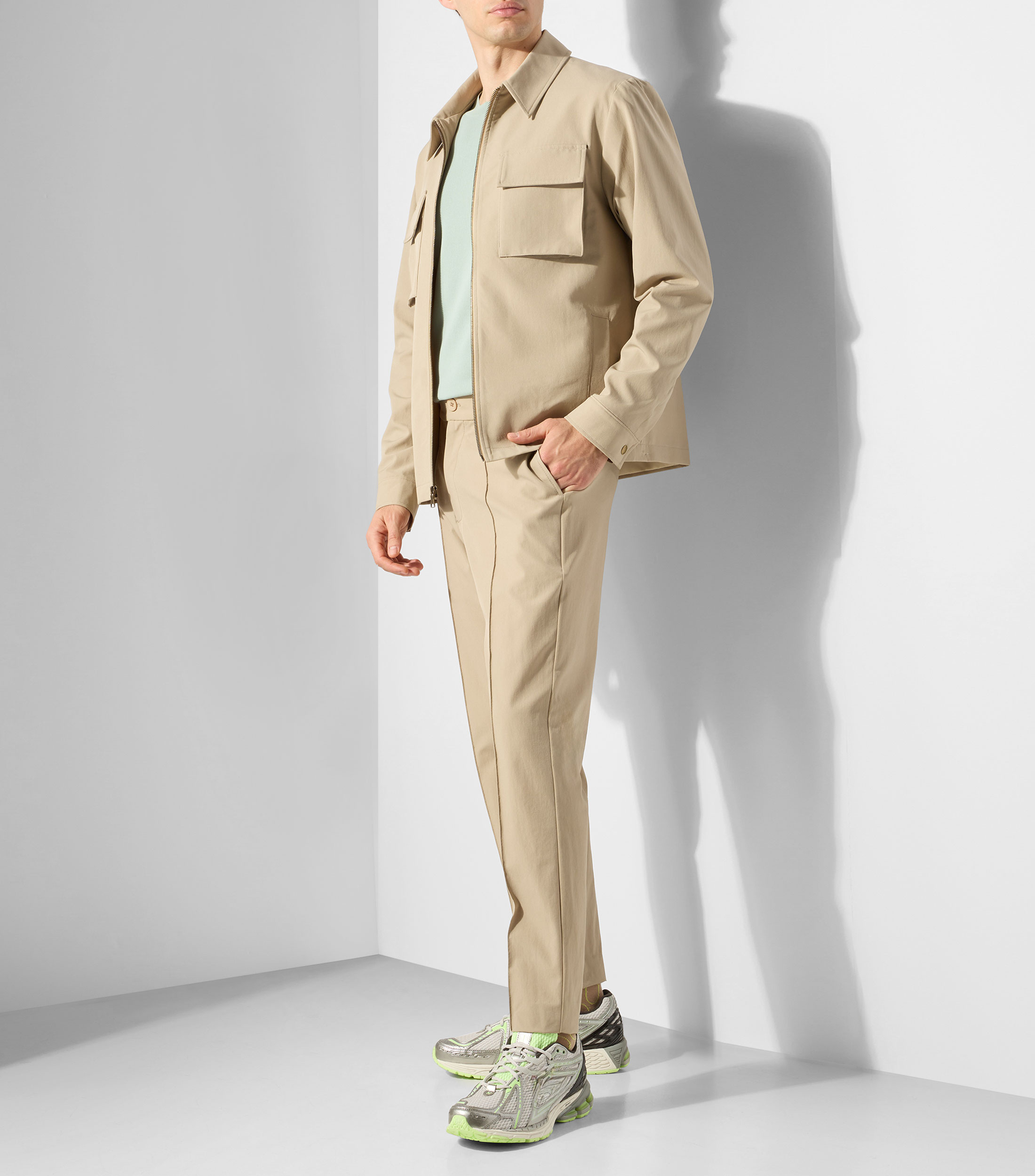 Pantalón casual tipo chino Hombre