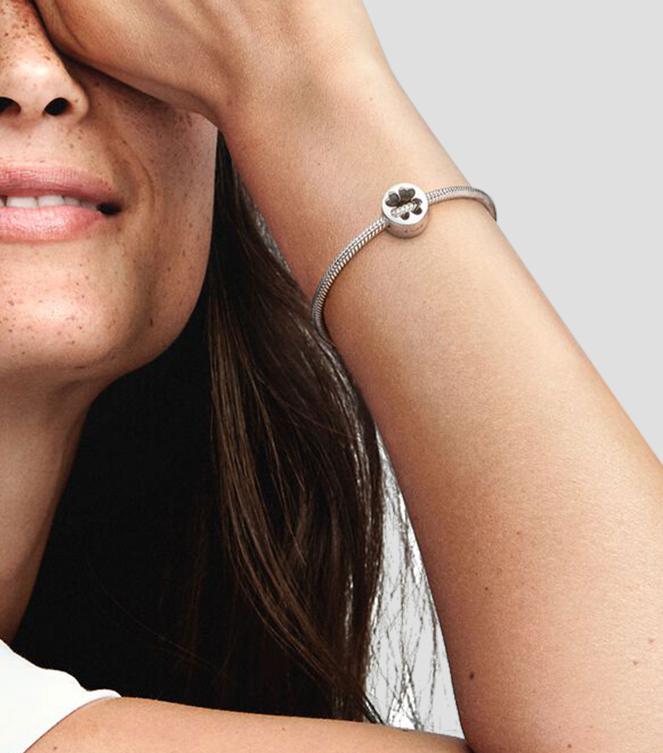 Charm Trébol en plata de primera ley Moments Mujer