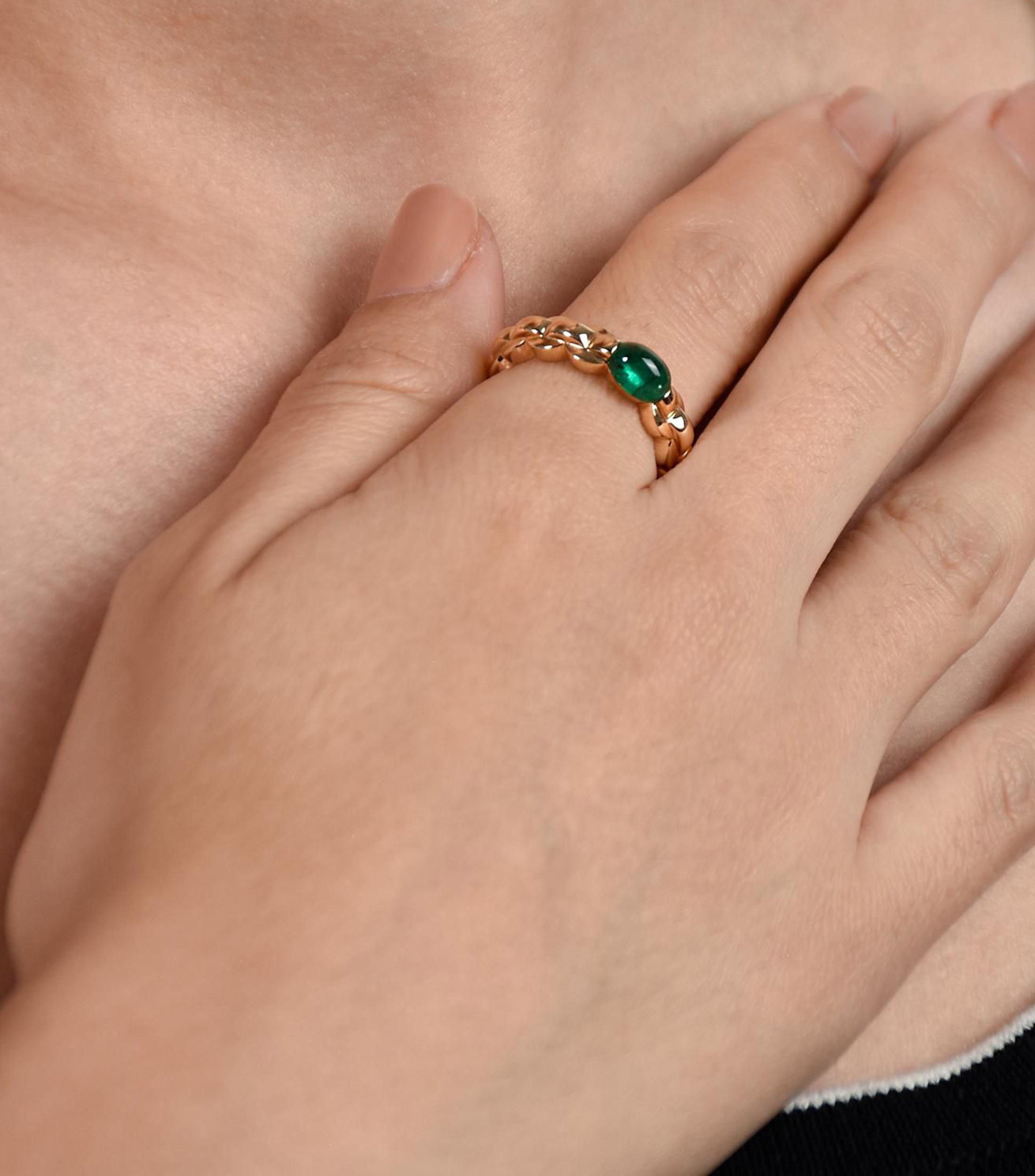 Anillo en Oro amarillo de 14 Kilates con esmeralda natural incrustada Mujer