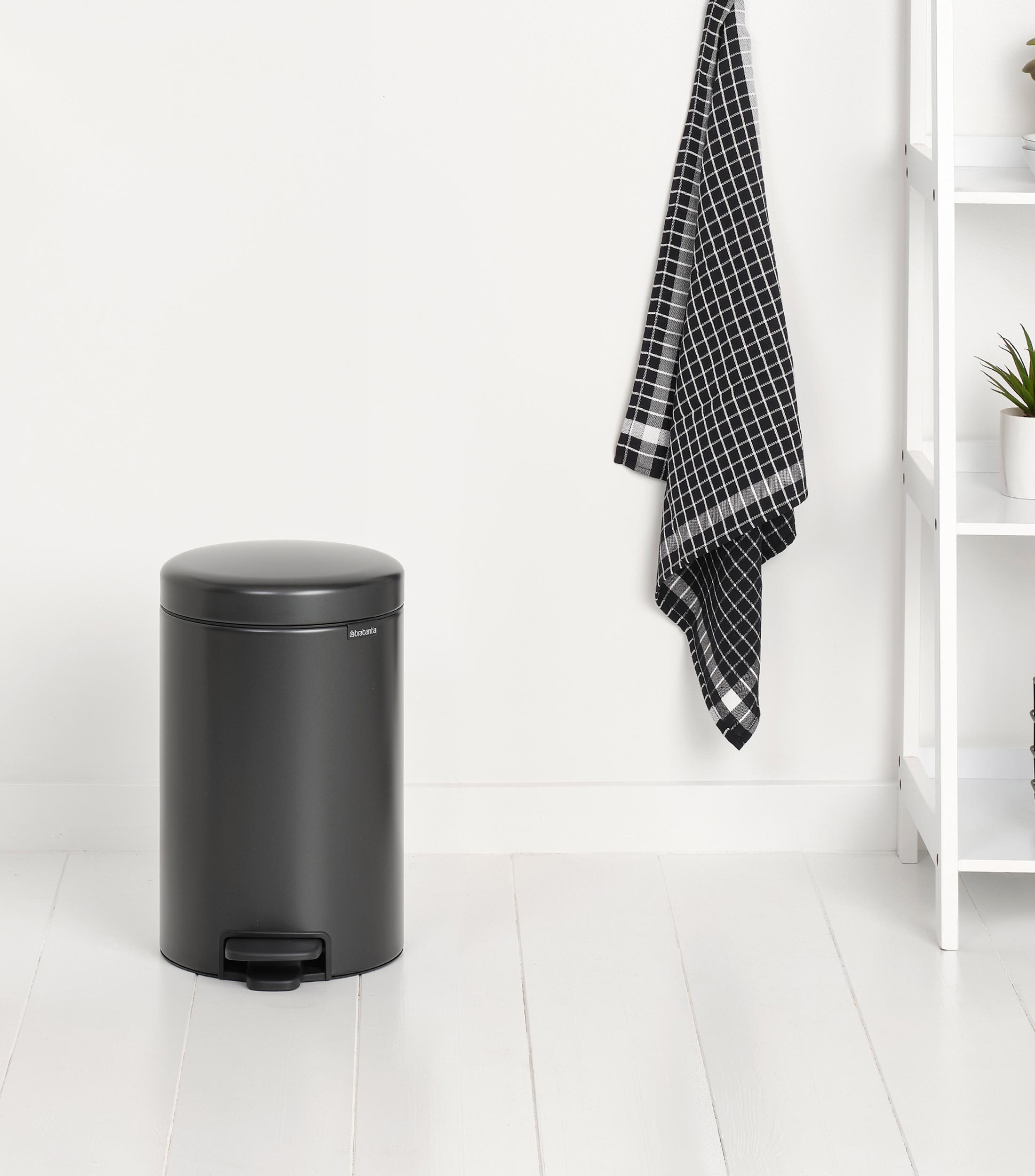 Bote para basura de 20 L con pedal en Acero Inoxidable