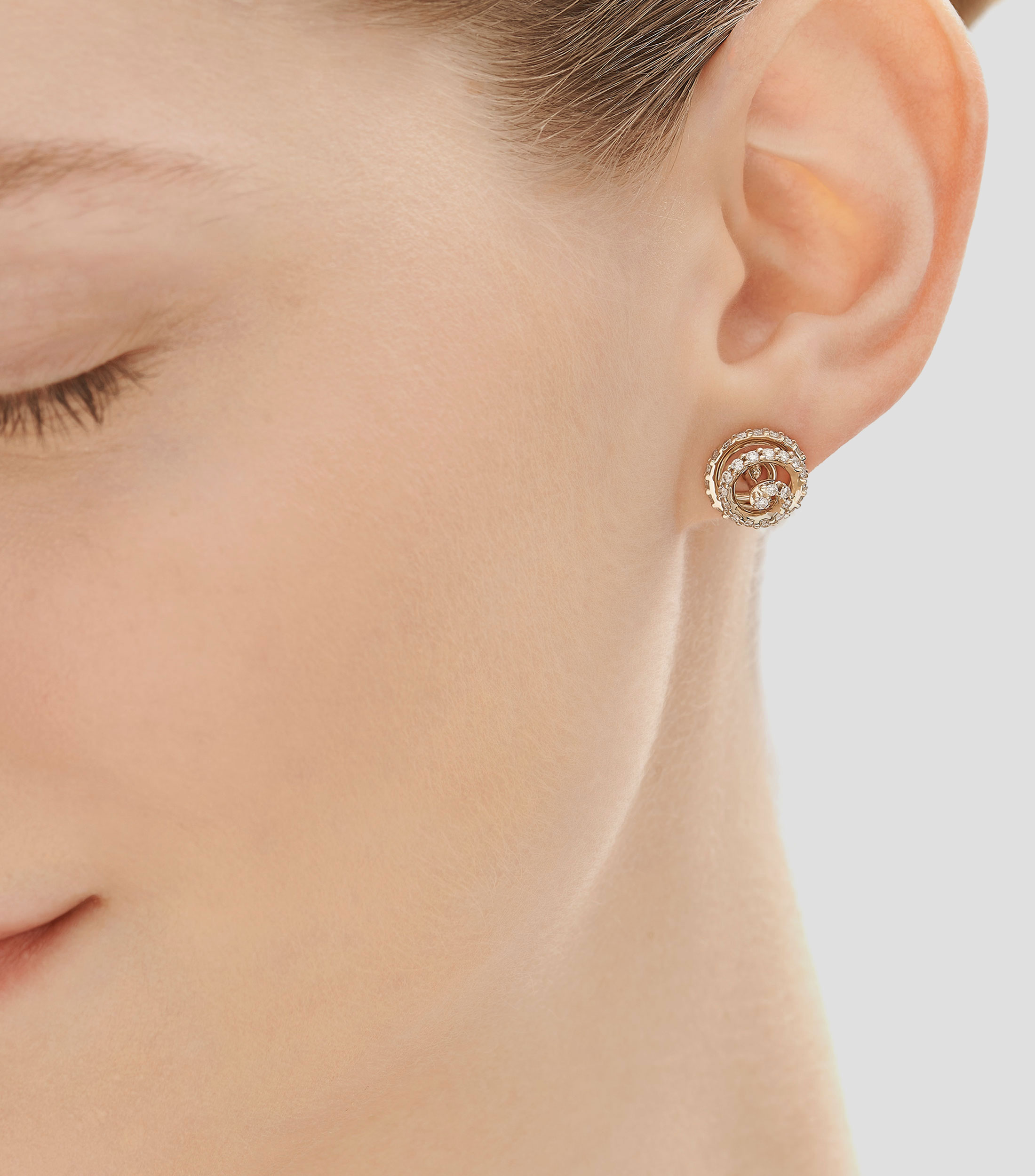 Aretes en oro noble de 18 kilates con diamantes Infinito Singular Mujer