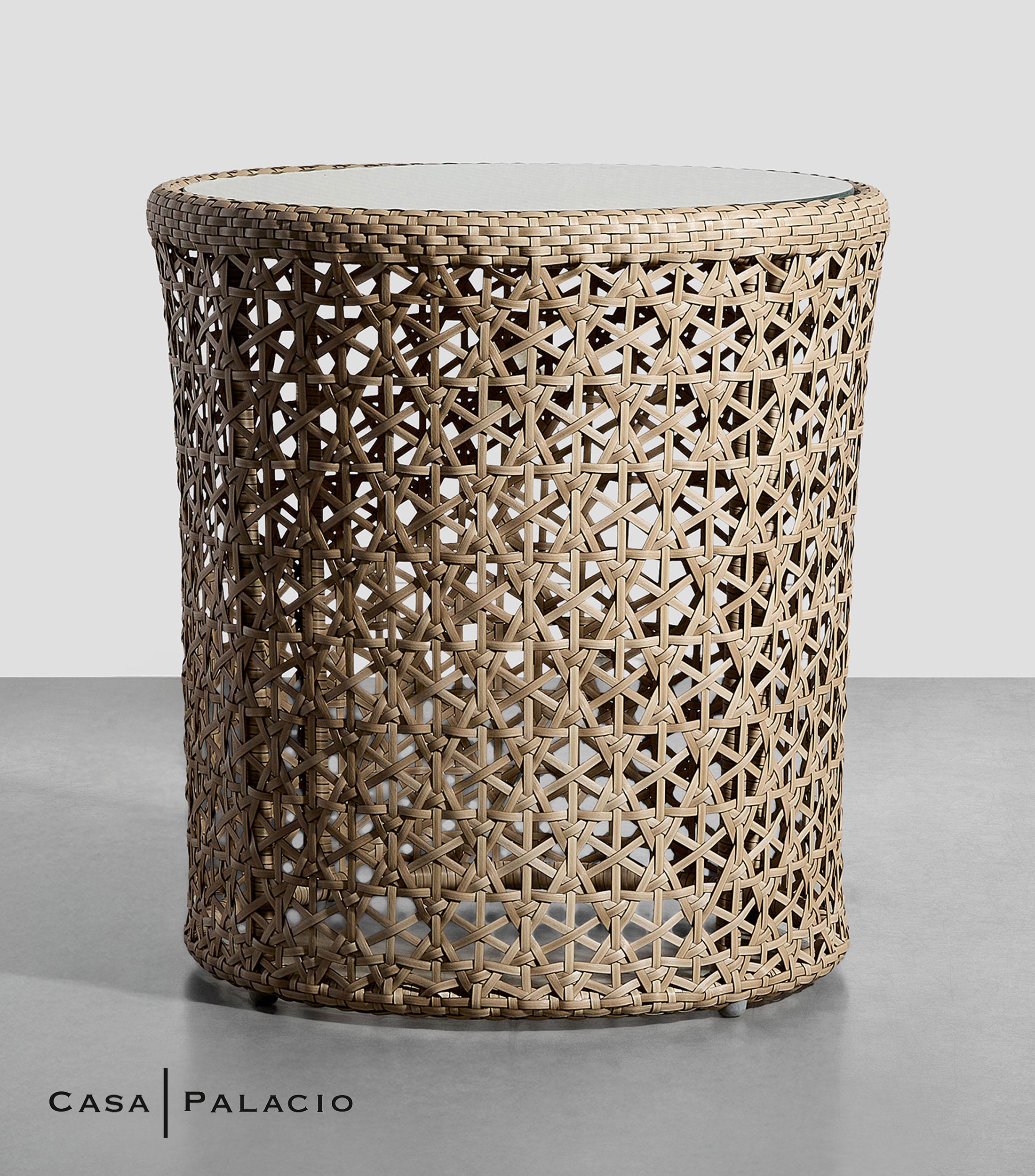 Mesa lateral Calixto en mimbre y madera
