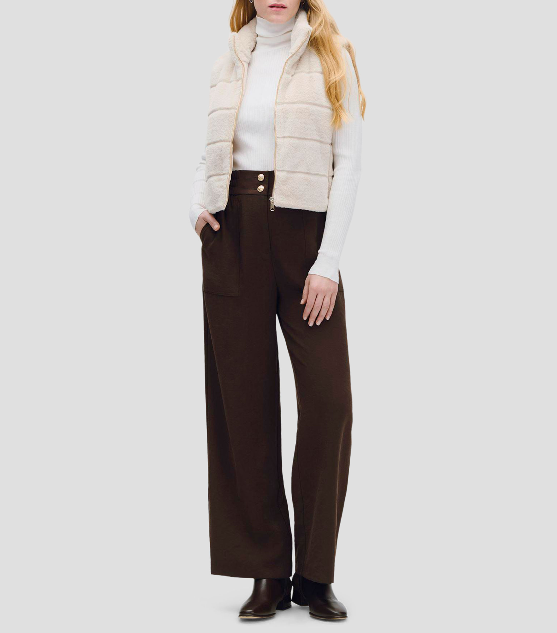 Pantalón Recto Fluido Tiro Alto Chocolate Pretina Enresortada Mujer