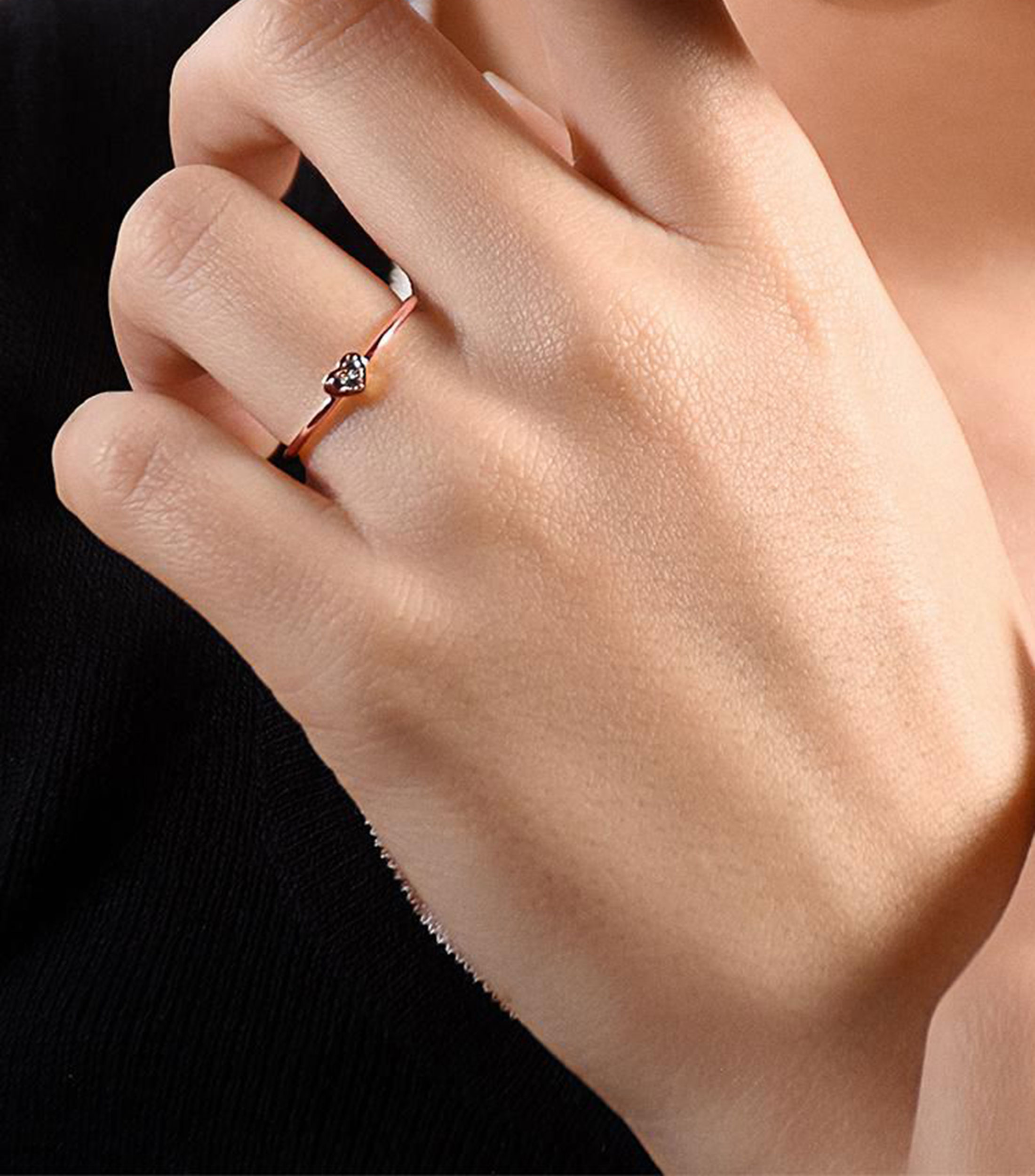 Anillo en Oro rosa de 18 Kilates con diamante Mujer