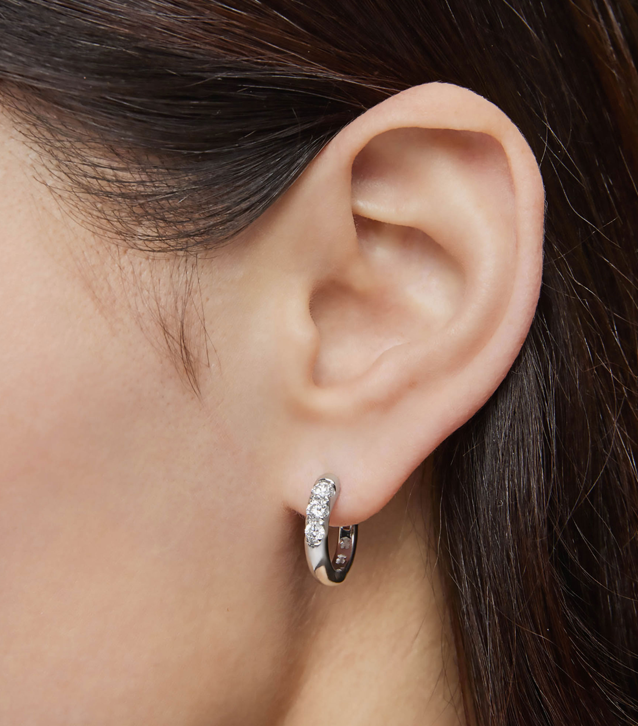 Aretes en Platino con Incrustación Mujer