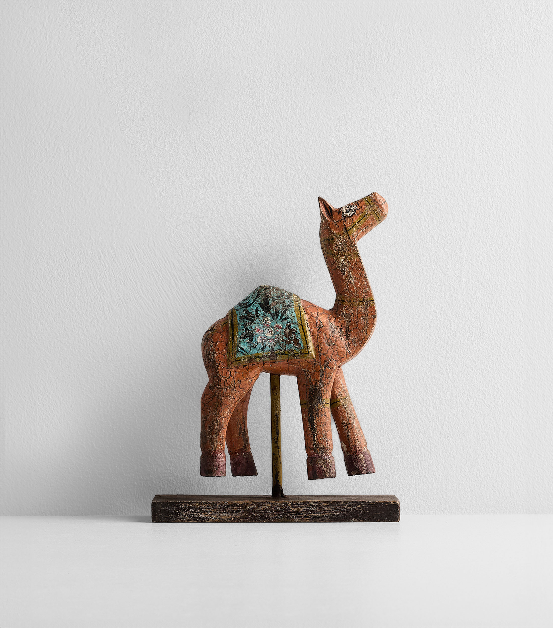 Figura Camello de madera