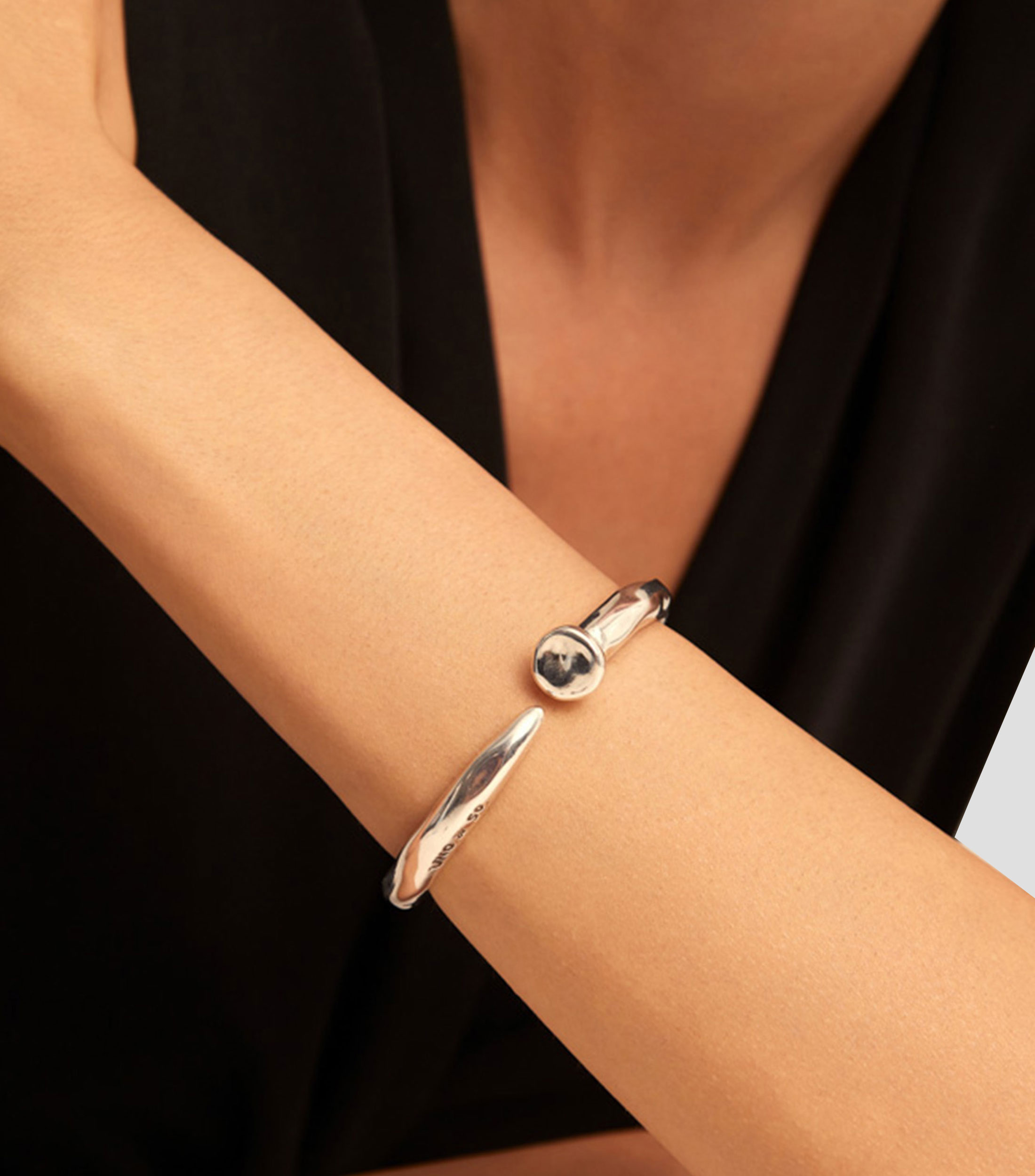Pulsera Clavo con baño de plata Mujer