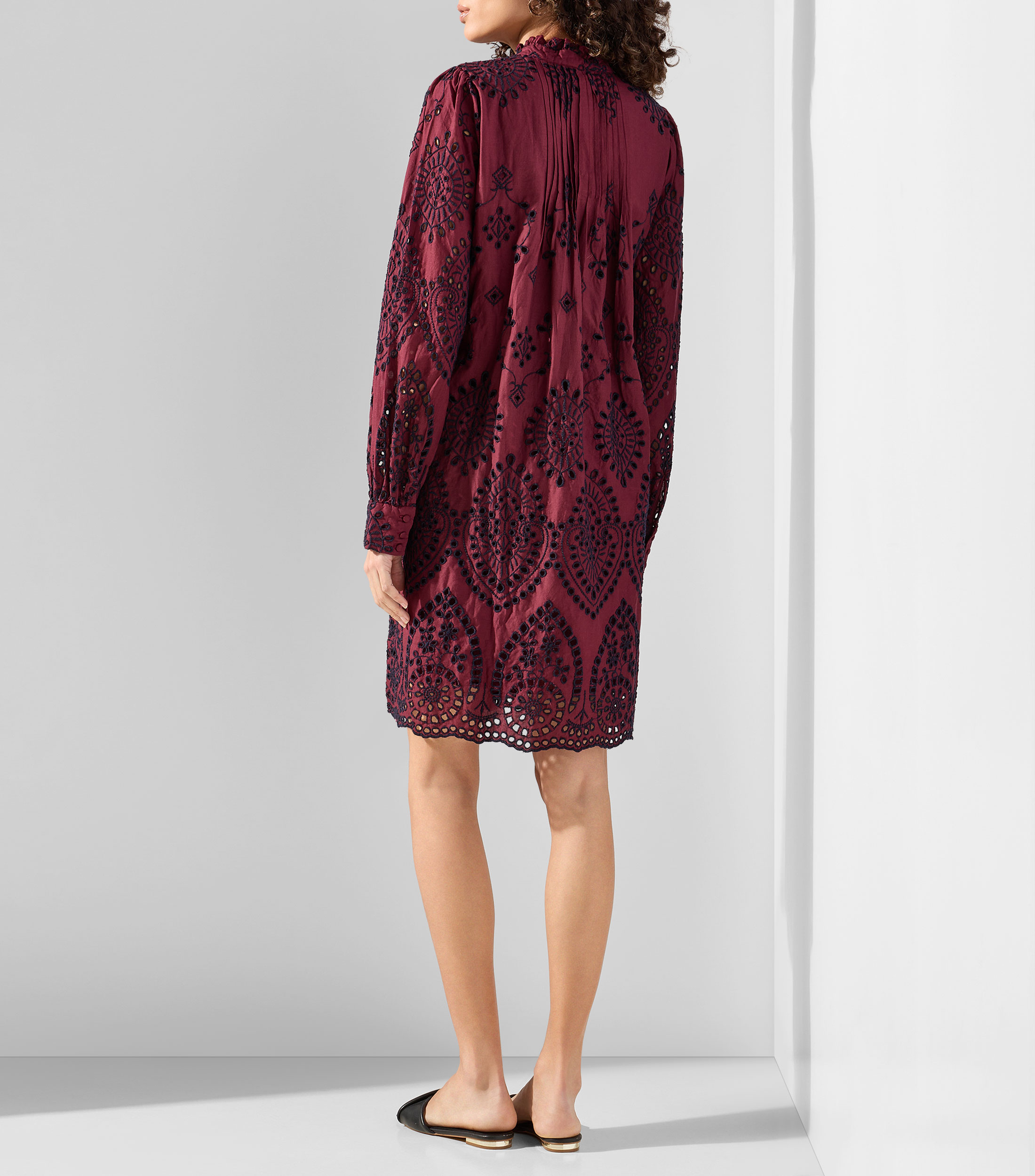 Vestido midi de manga larga bordado sólido Mujer