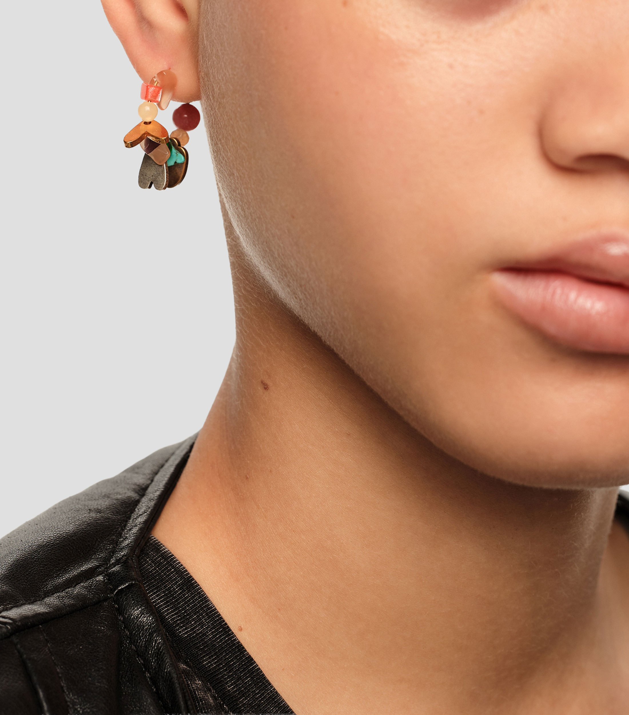 Aretes aro siluetas metal y piedras multicolor Mujer