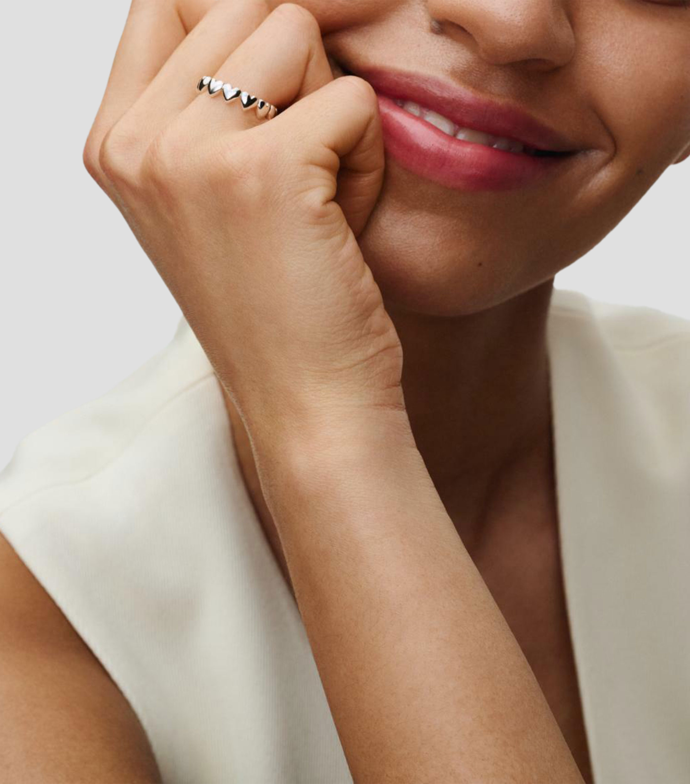 Anillo en Plata .925 Fila de Corazones Mujer