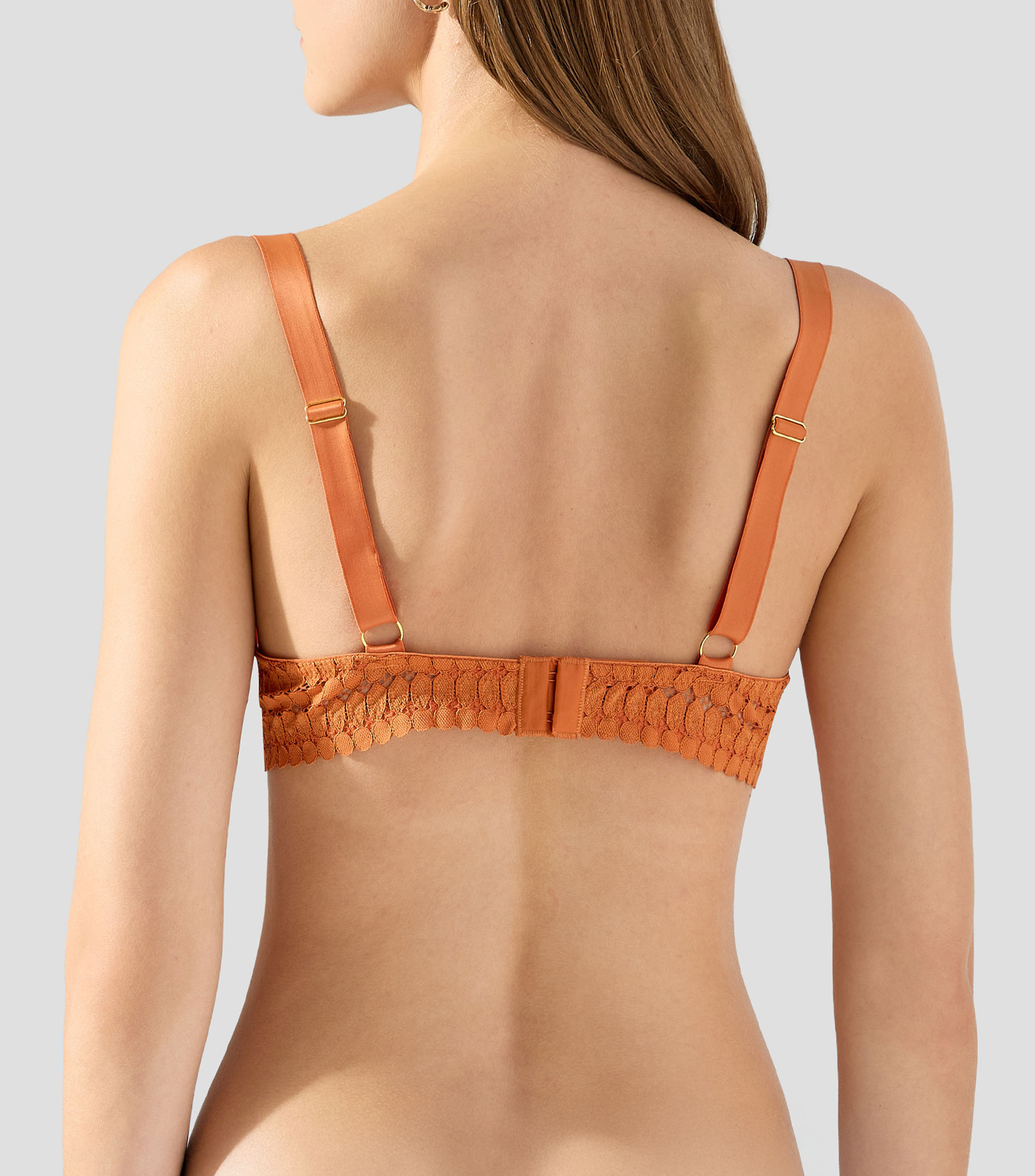 Brasier liso con detalle decorativo