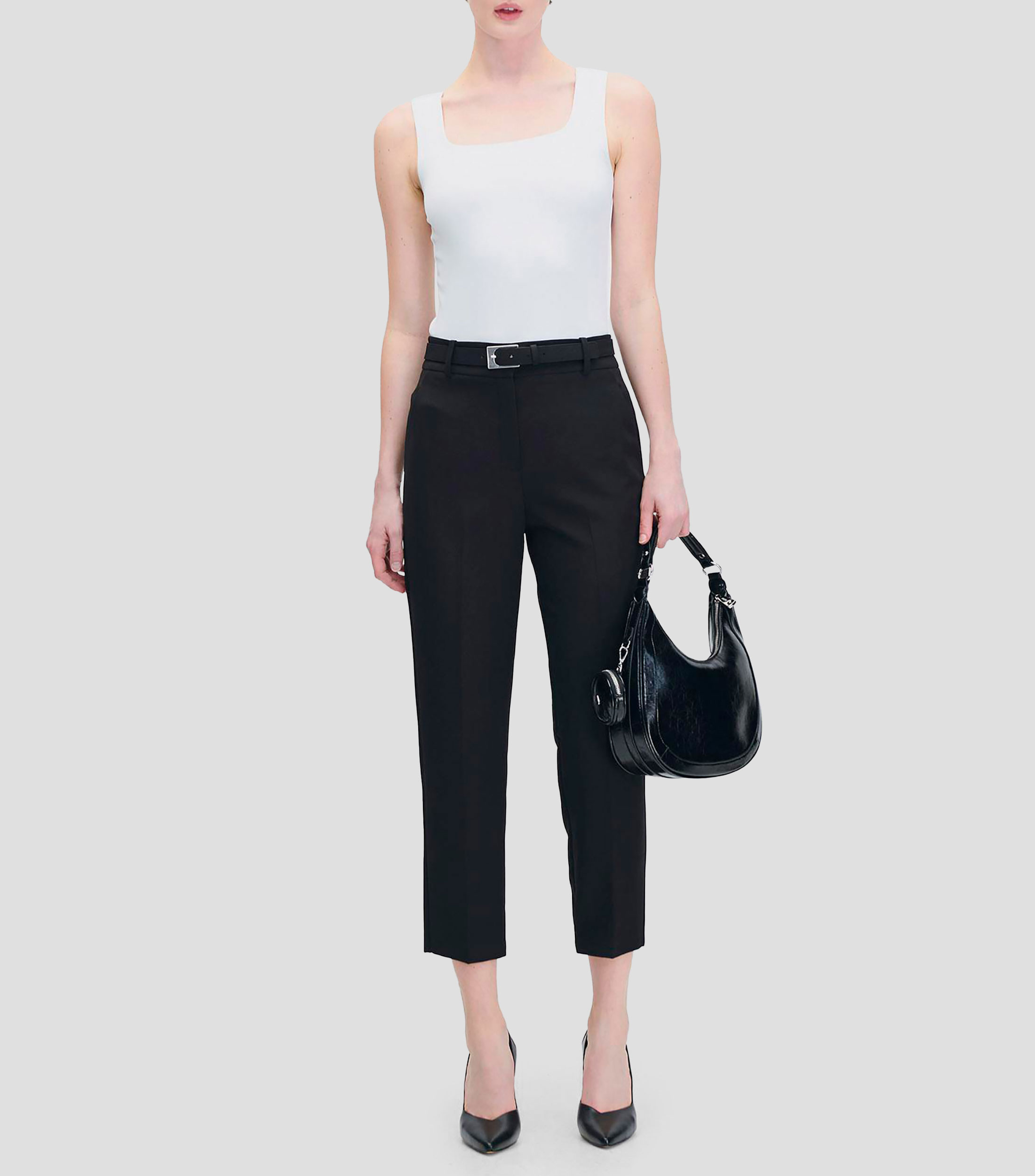Pantalón Carrot Tiro Alto Negro con Cinturón Mujer