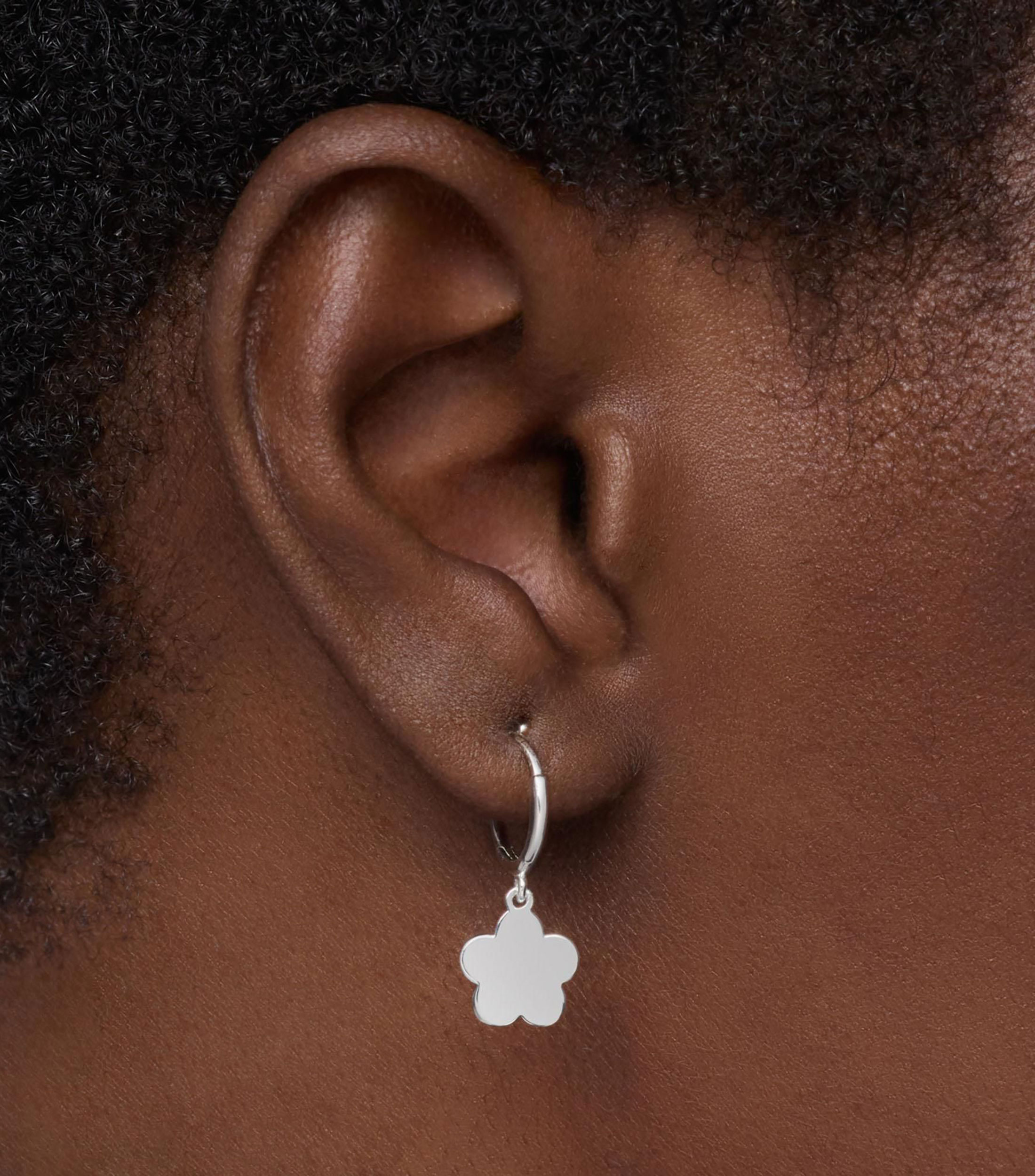 Aretes en plata de primera ley flor Motivos Mujer
