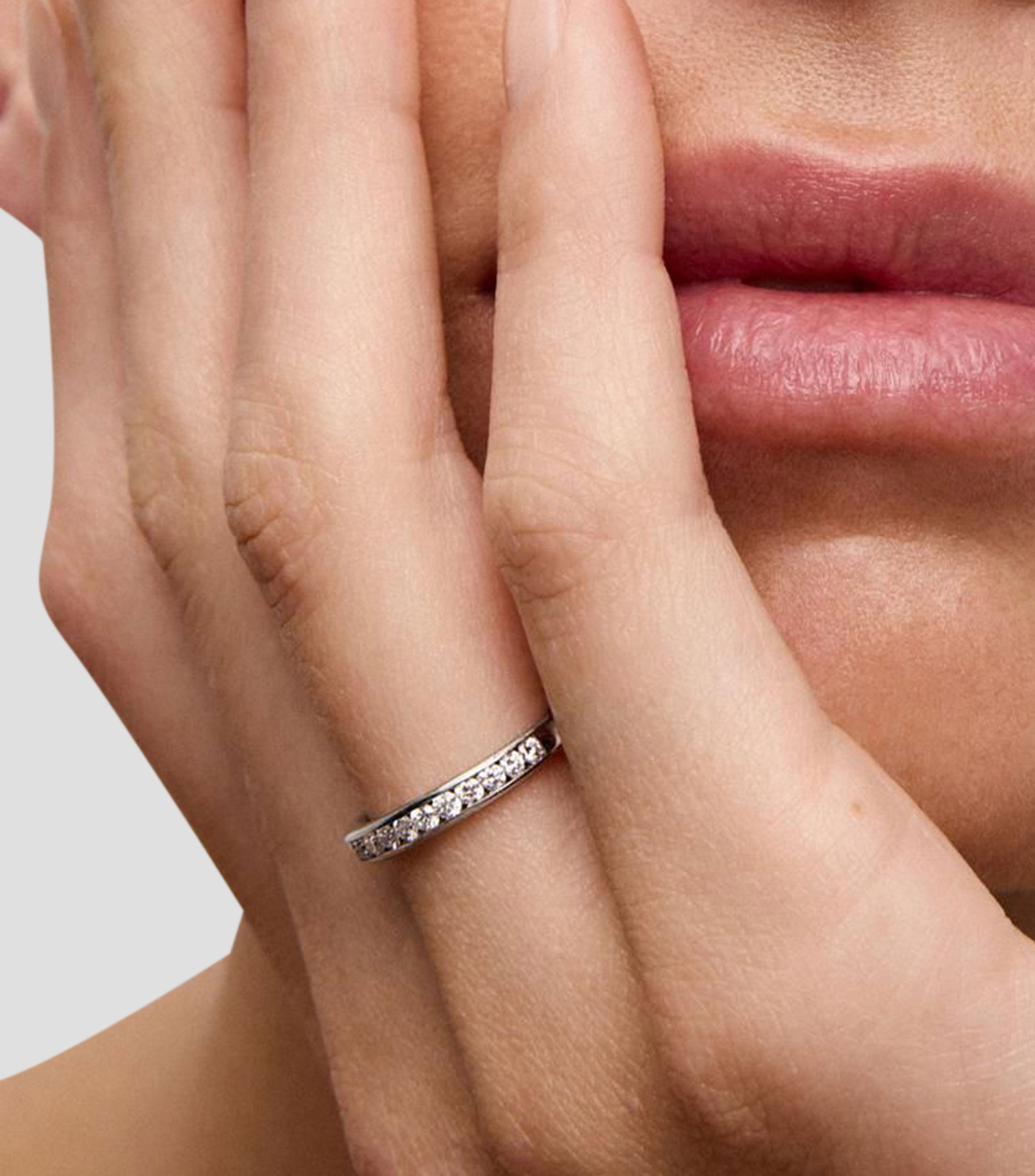 Anillo en Oro blanco de 18 Kilates con diamantes Mujer