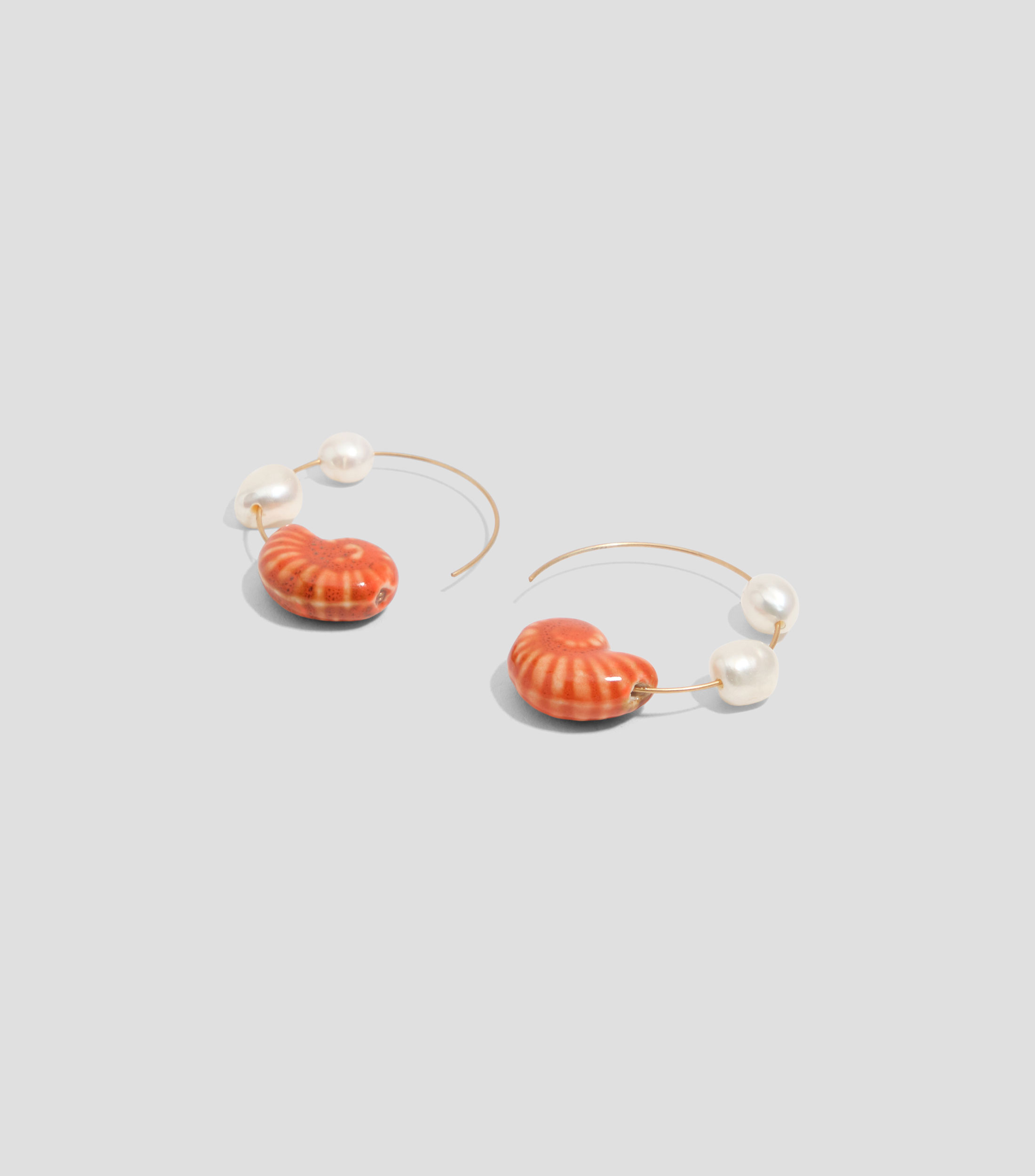 Pendientes aro perlas y caracola cerámica Mujer