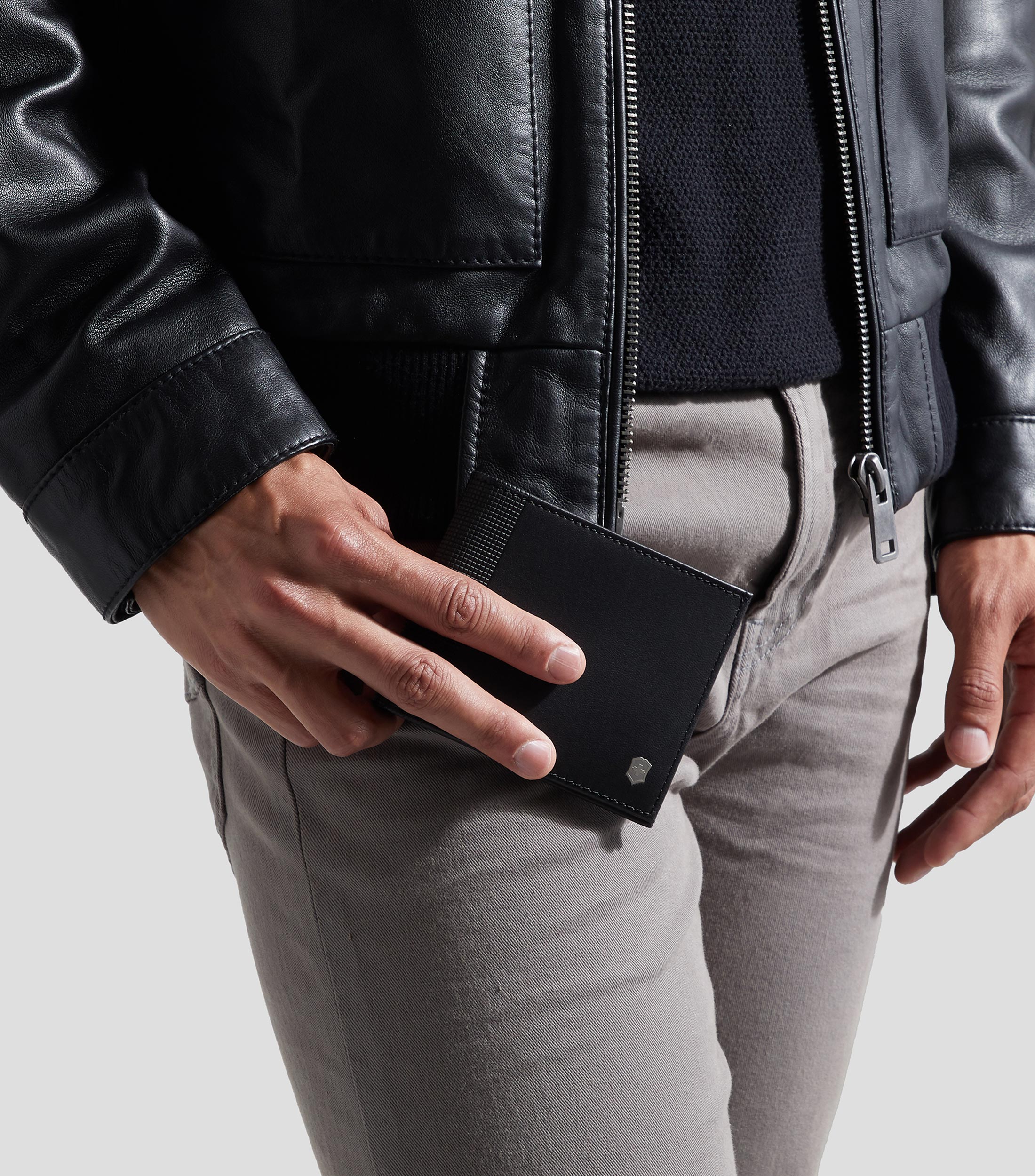 Cartera Bifold Negra en piel Altius Alox Hombre