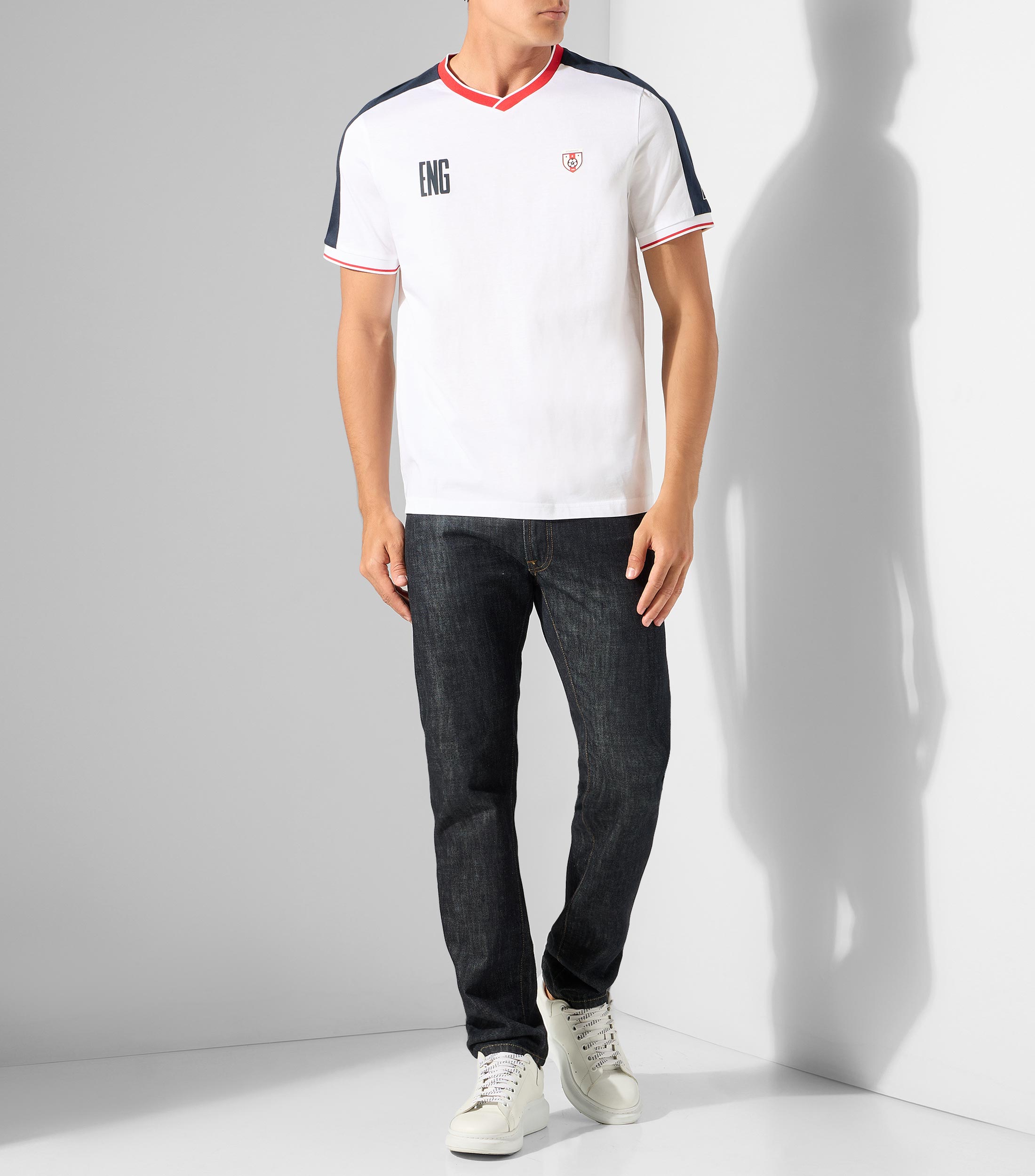 Playera cuello V manga corta lisa Inglaterra Hombre