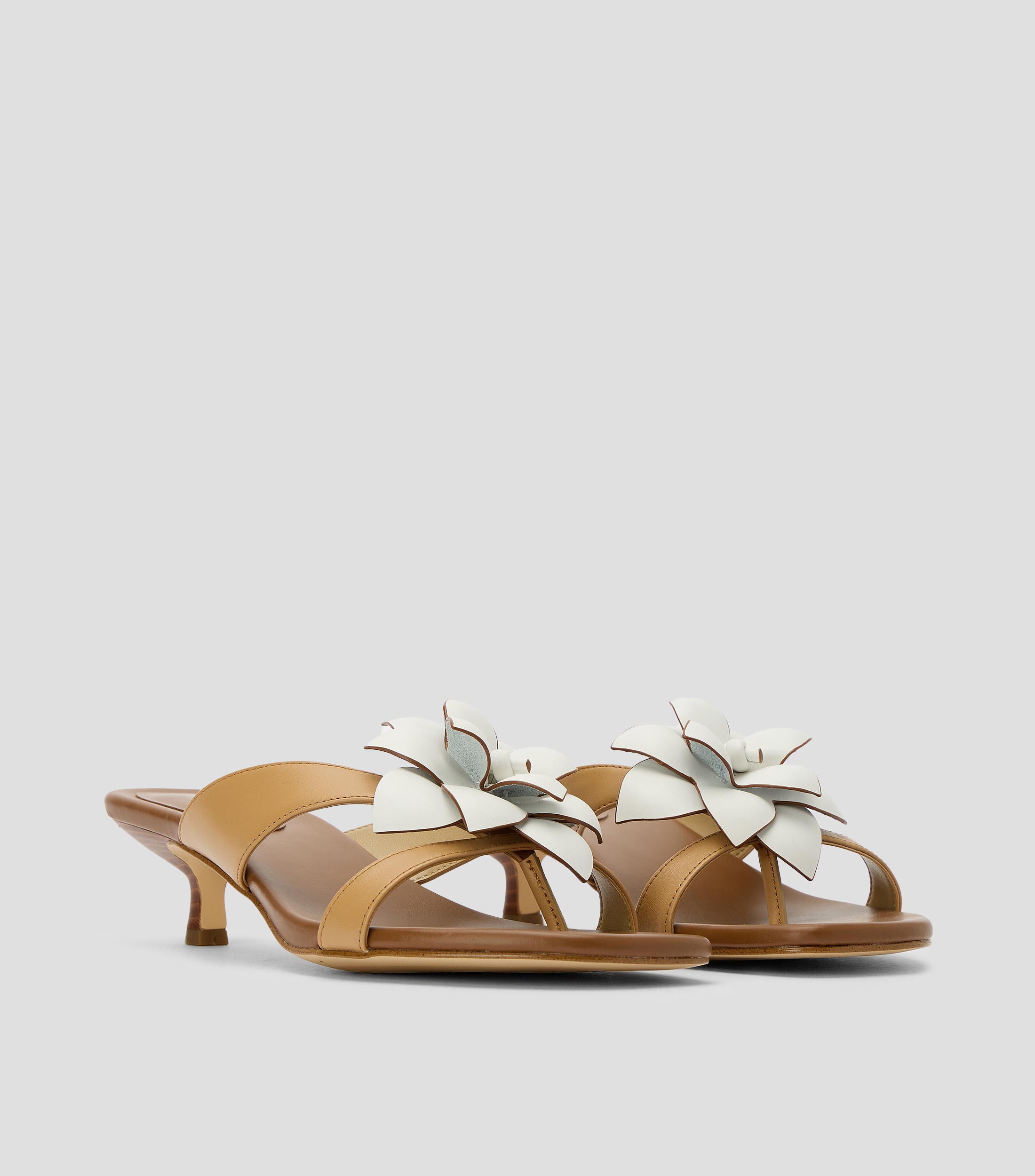 Sandalias de tacón bajo delgado Jacie Kitten Mujer
