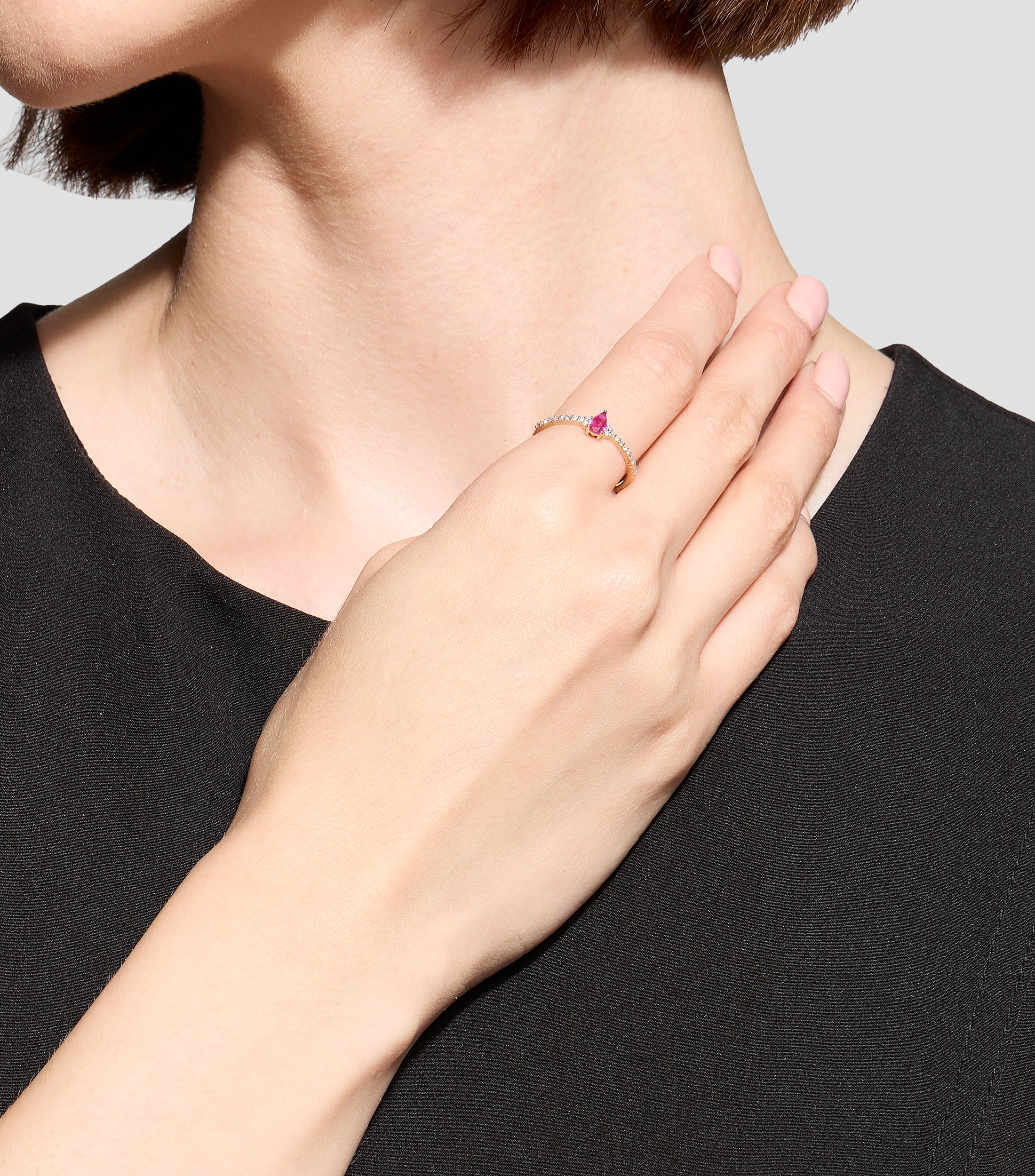 Anillo en Oro de 14 Kilates con Rubí Mujer