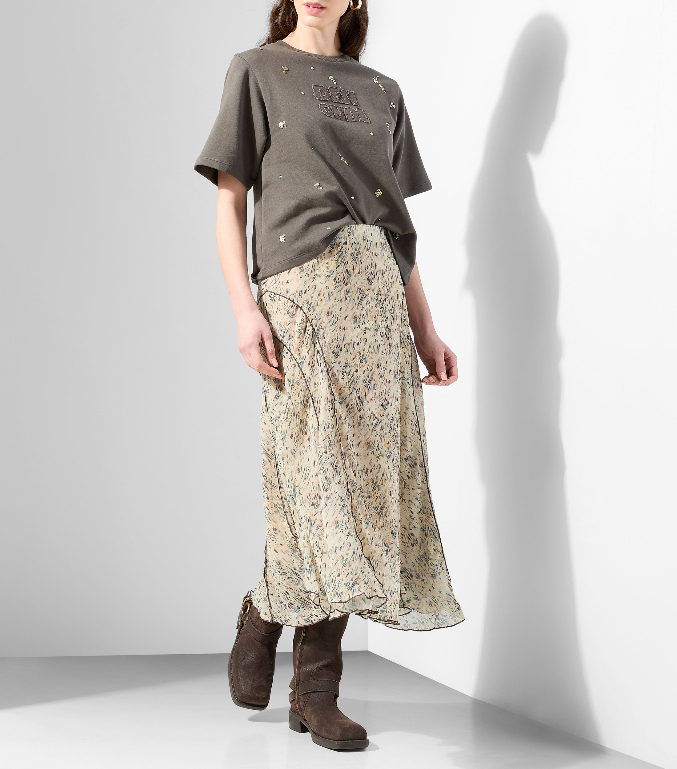 Falda midi de corte regular estampada Mujer