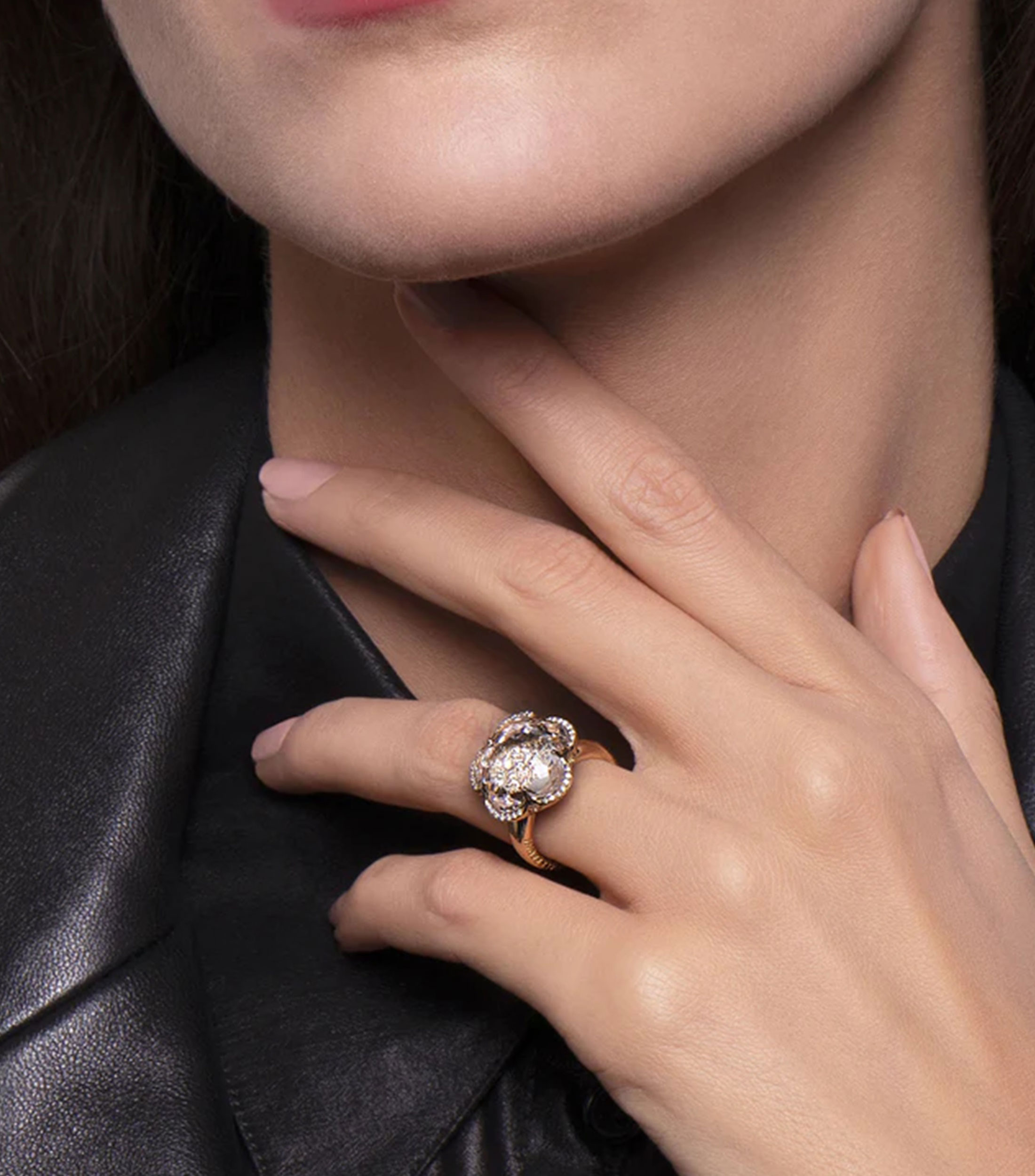 Anillo con incrustaciones Mujer