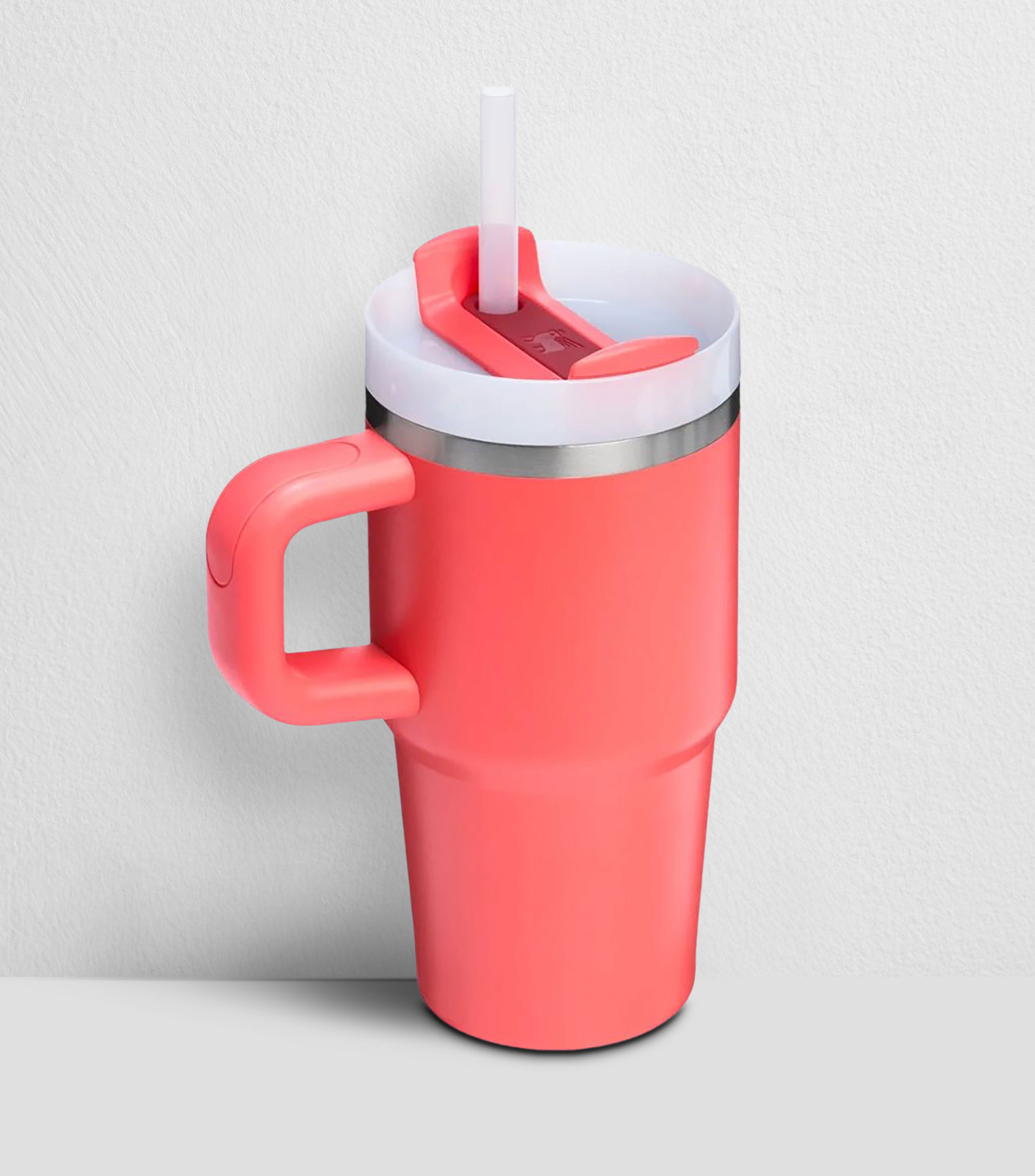 Termo Stanley Quencher Hot Coral en acero inoxidable con popote, 591 ml