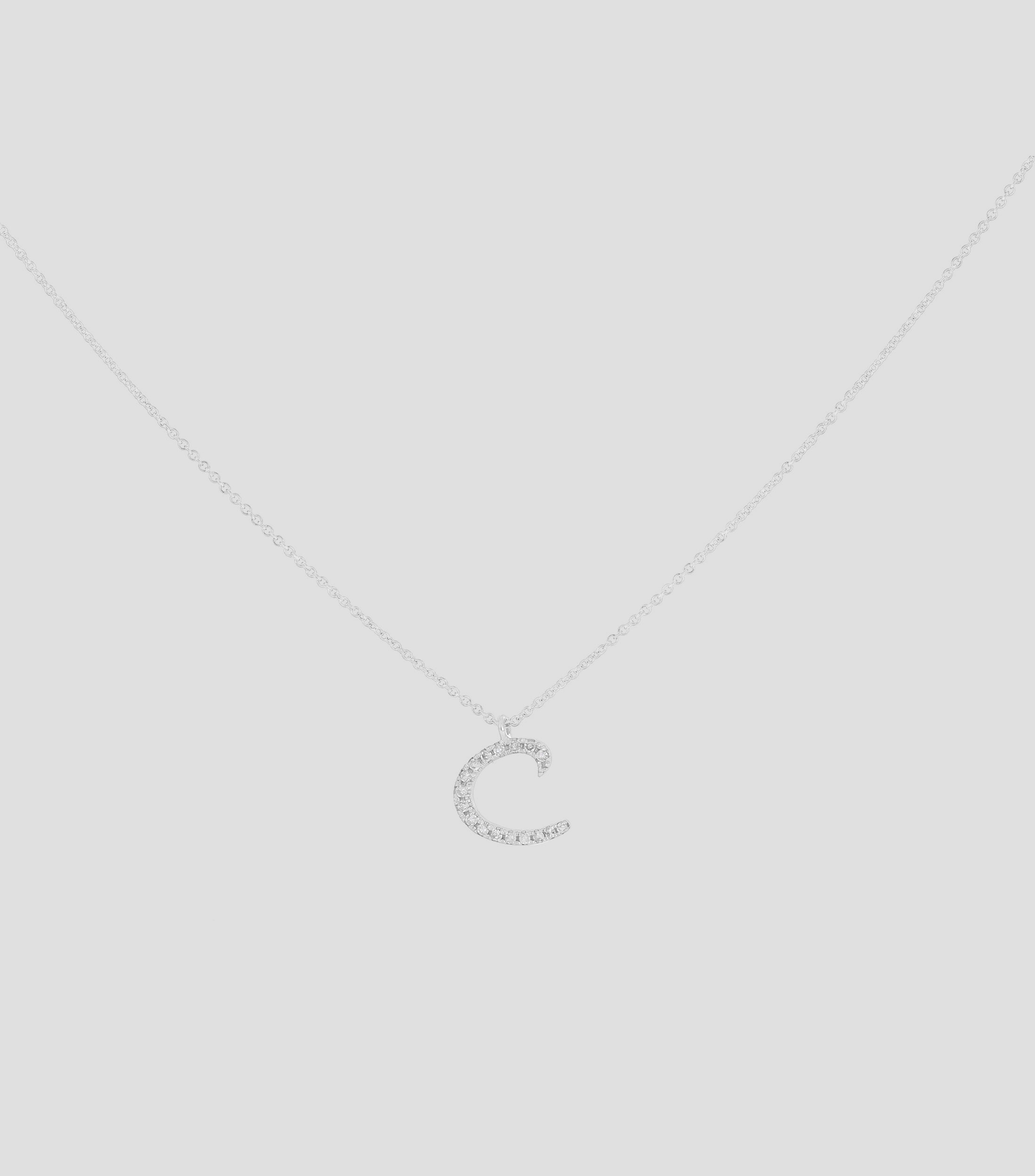 Dije en letra "C" y cadena en Oro blanco 14 Kts Mujer