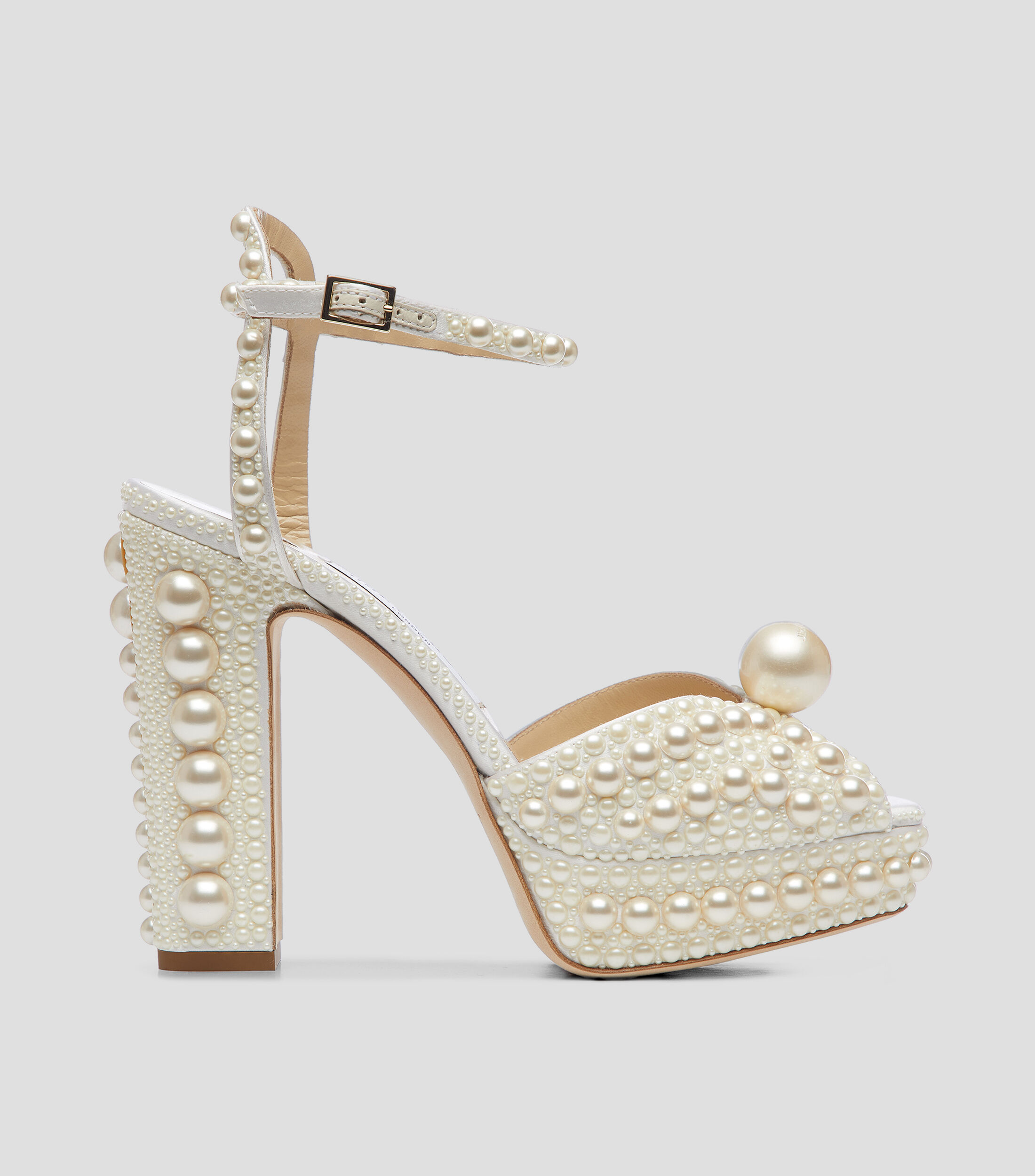 Zapatillas con tacon alto y bolitas Mujer