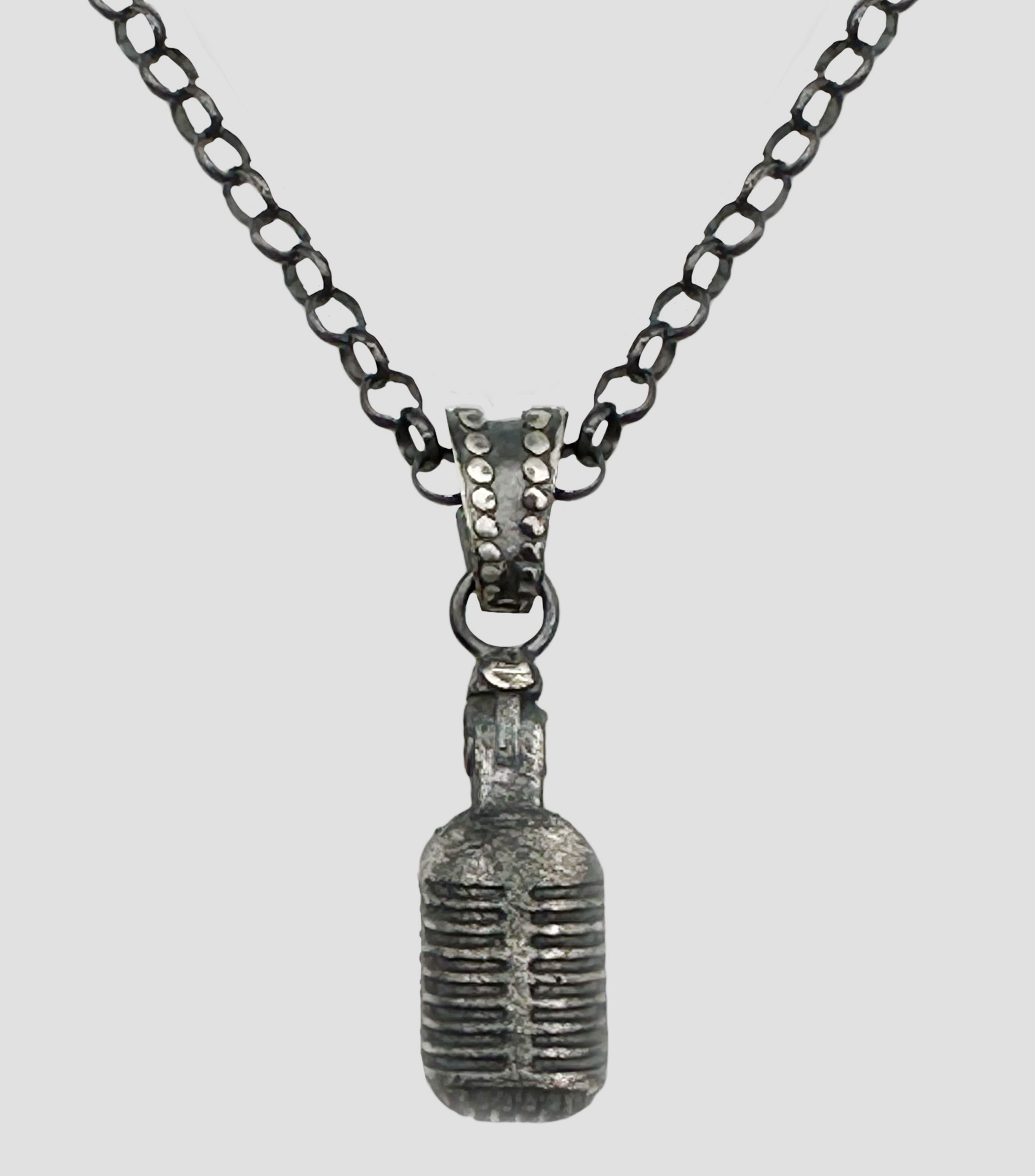 Dije microfono con cadena Hombre