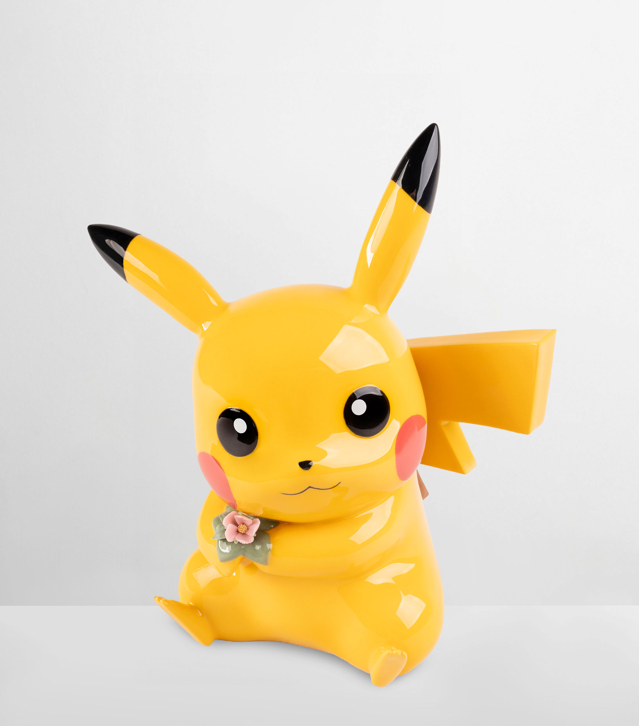 Escultura Pikachu en porcelana