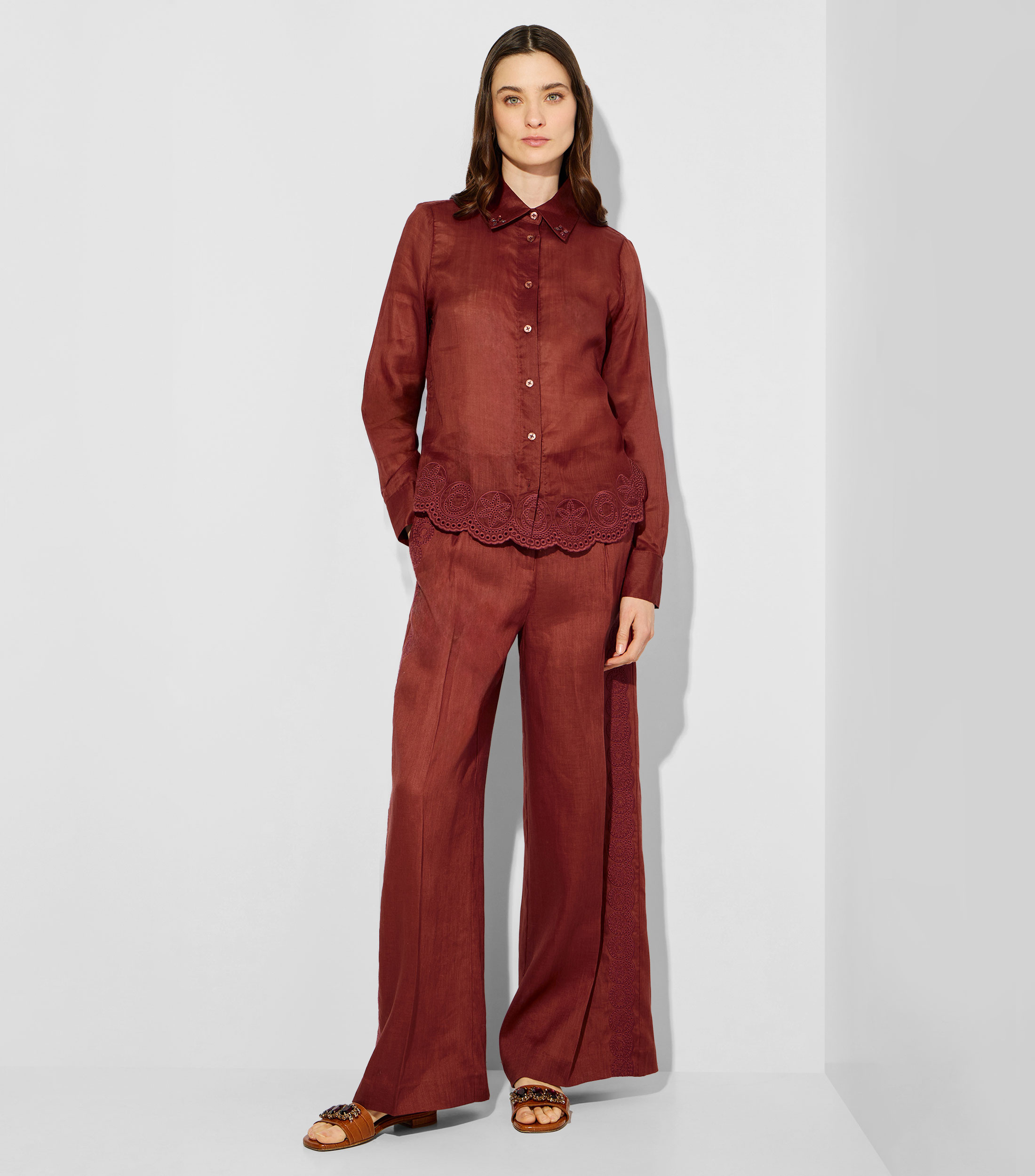 Pantalón casual acampanado Mujer