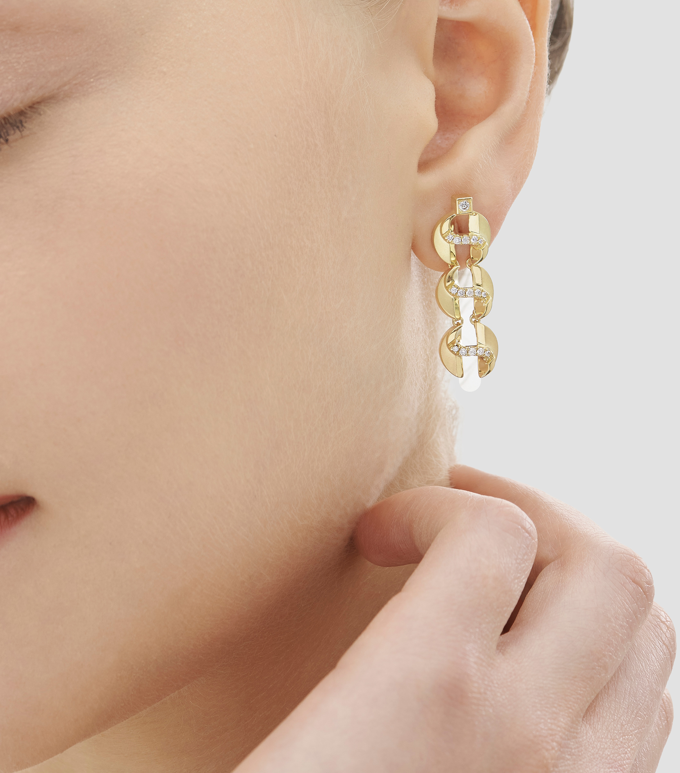 Aretes en oro amarillo de 18 kilates con diamantes Mujer
