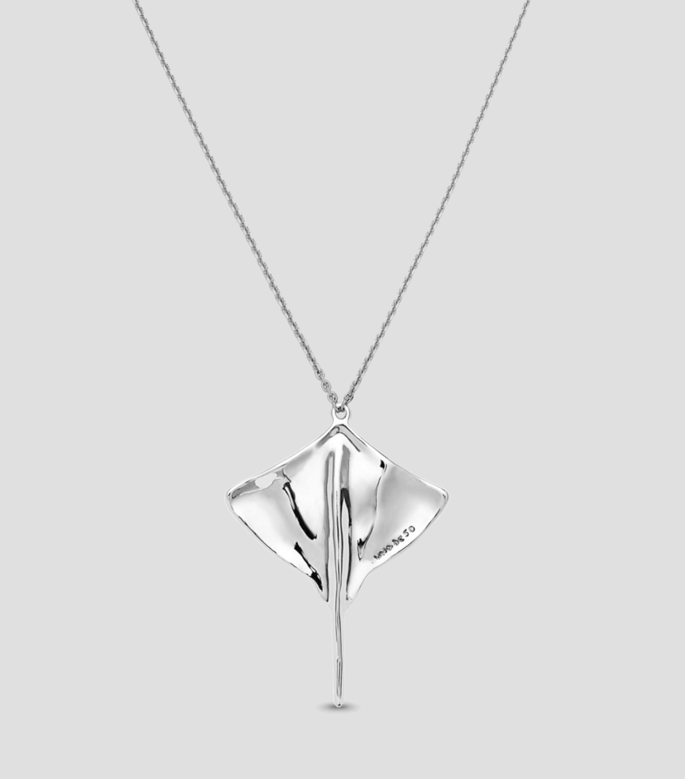 Collar con Dije de Mantarraya Mujer