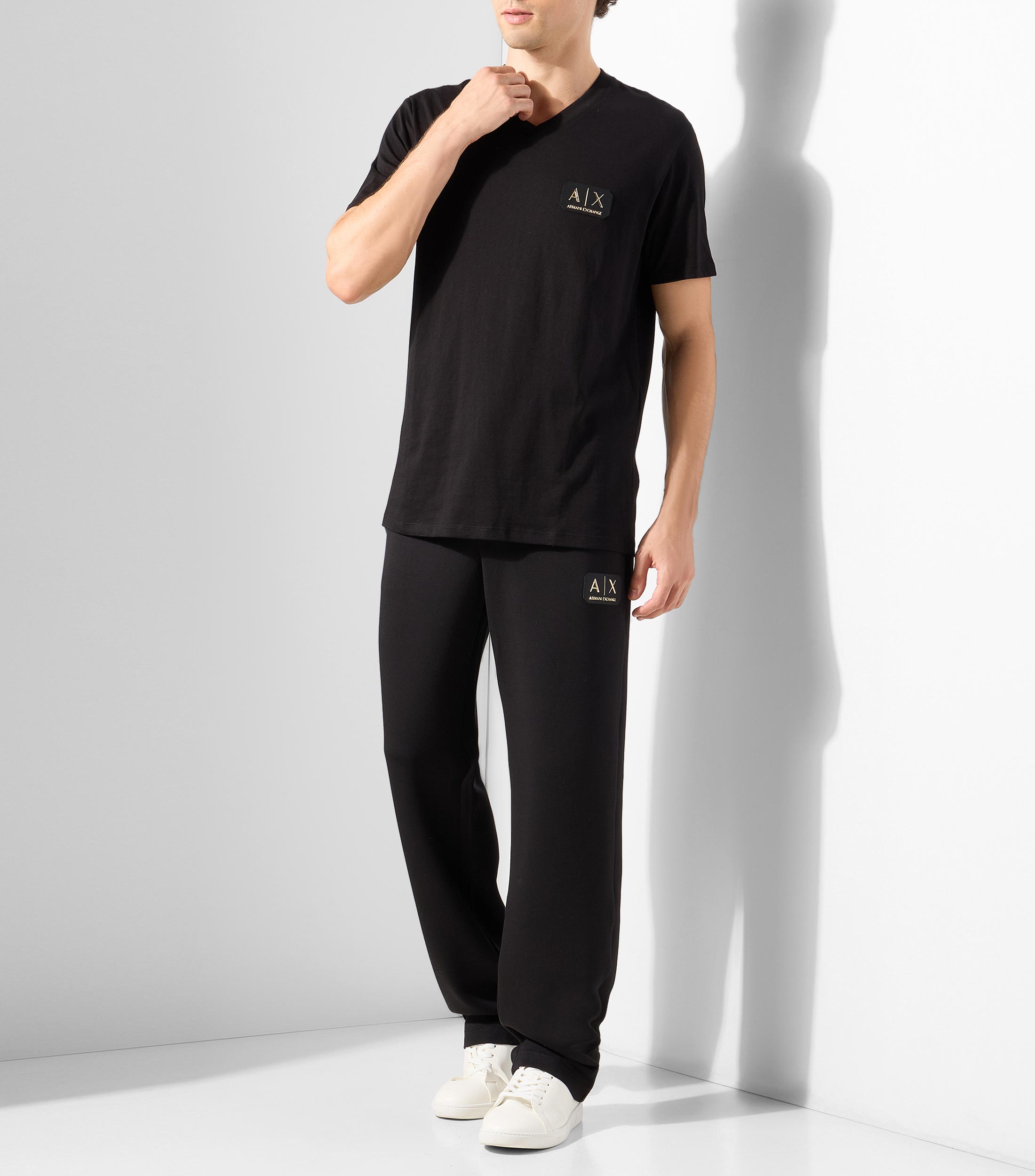 Playera cuello V manga corta lisa Hombre