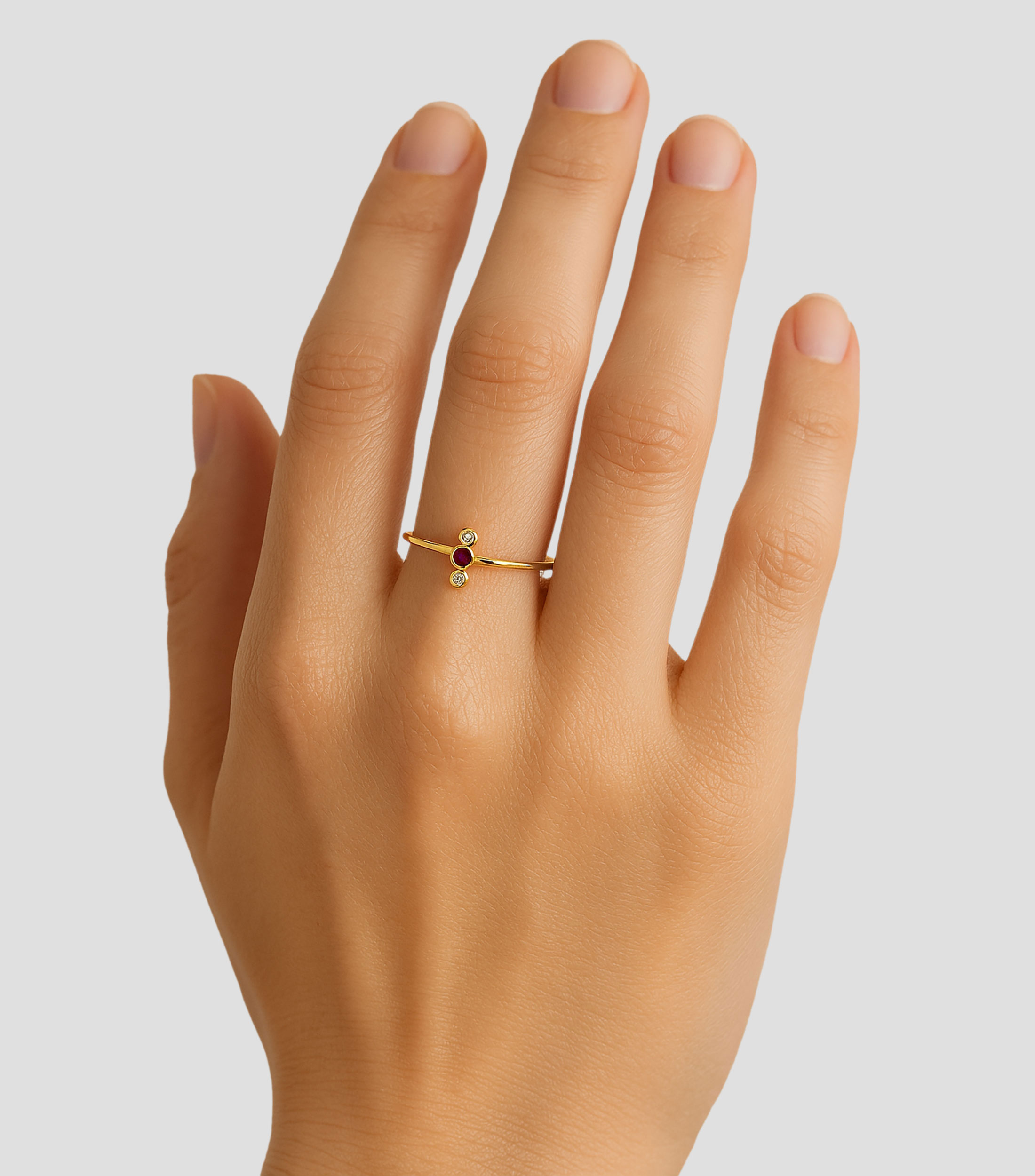 Anillo de oro amarillo 18 kilates con diamantes y rubí Kind Mujer