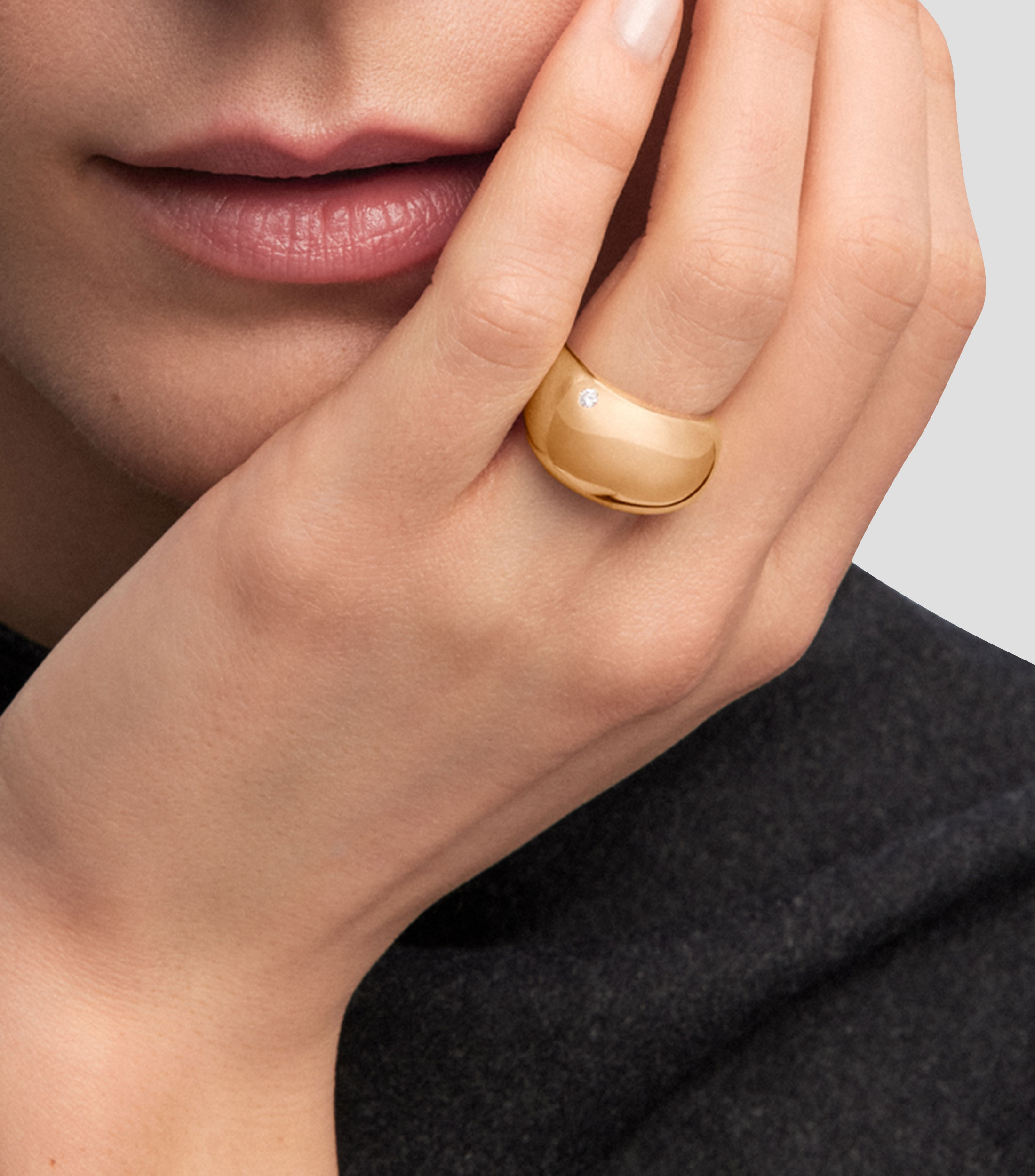 Anillo en oro amarillo de 18 kilates Suave con diamante Mujer