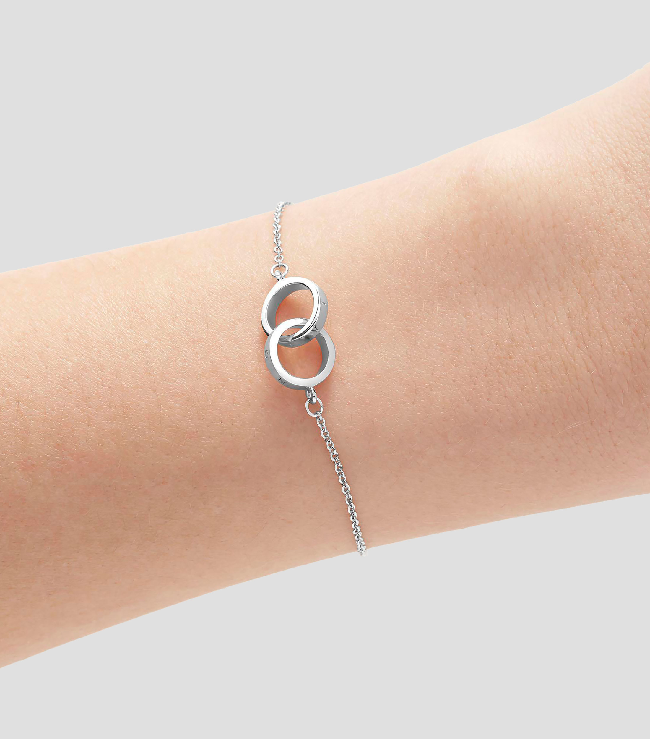 Pulsera con dije de aros entrelazados Classics Mujer