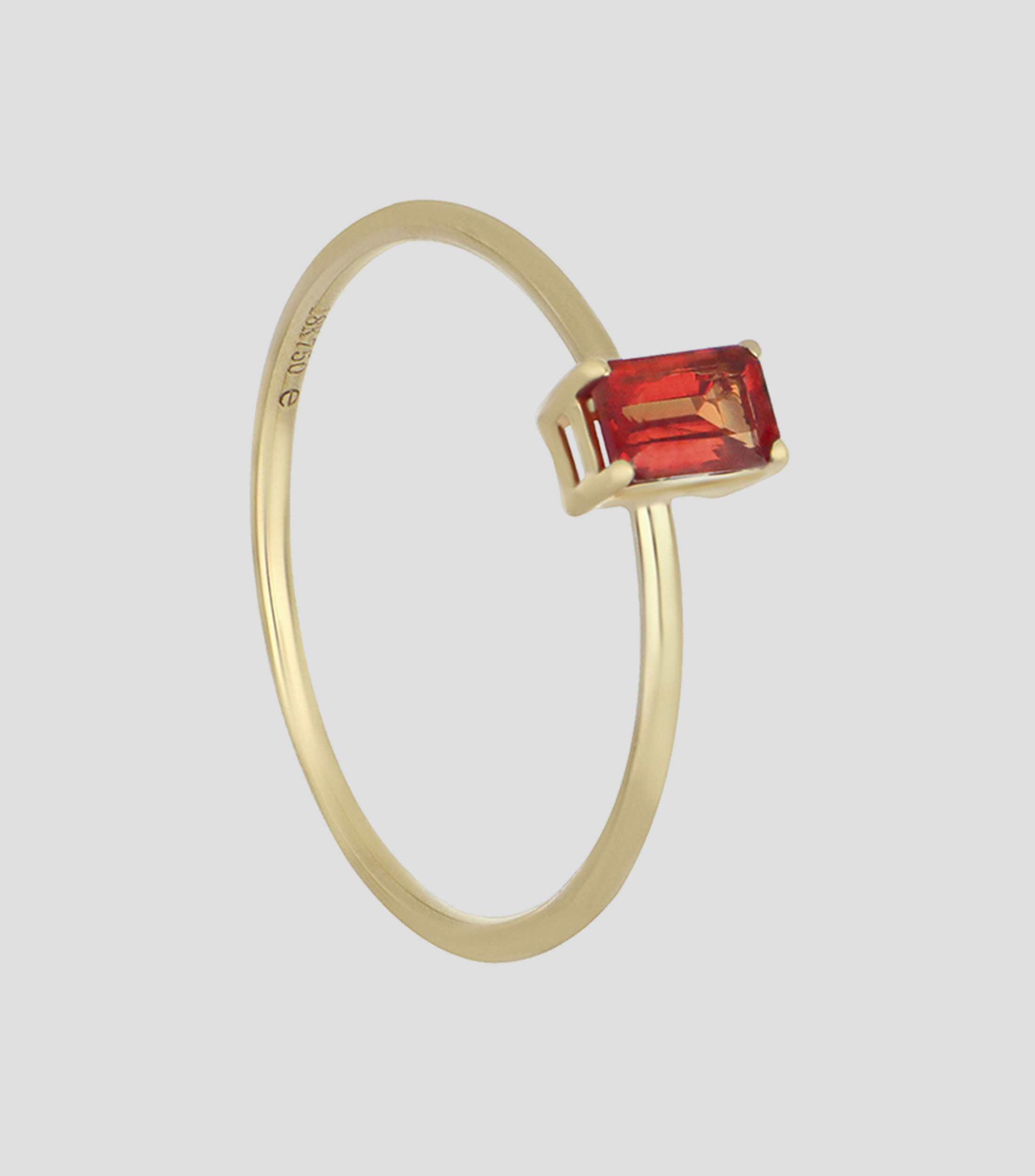 Anillo en oro amarillo de 18 kilates con zafiro Mujer