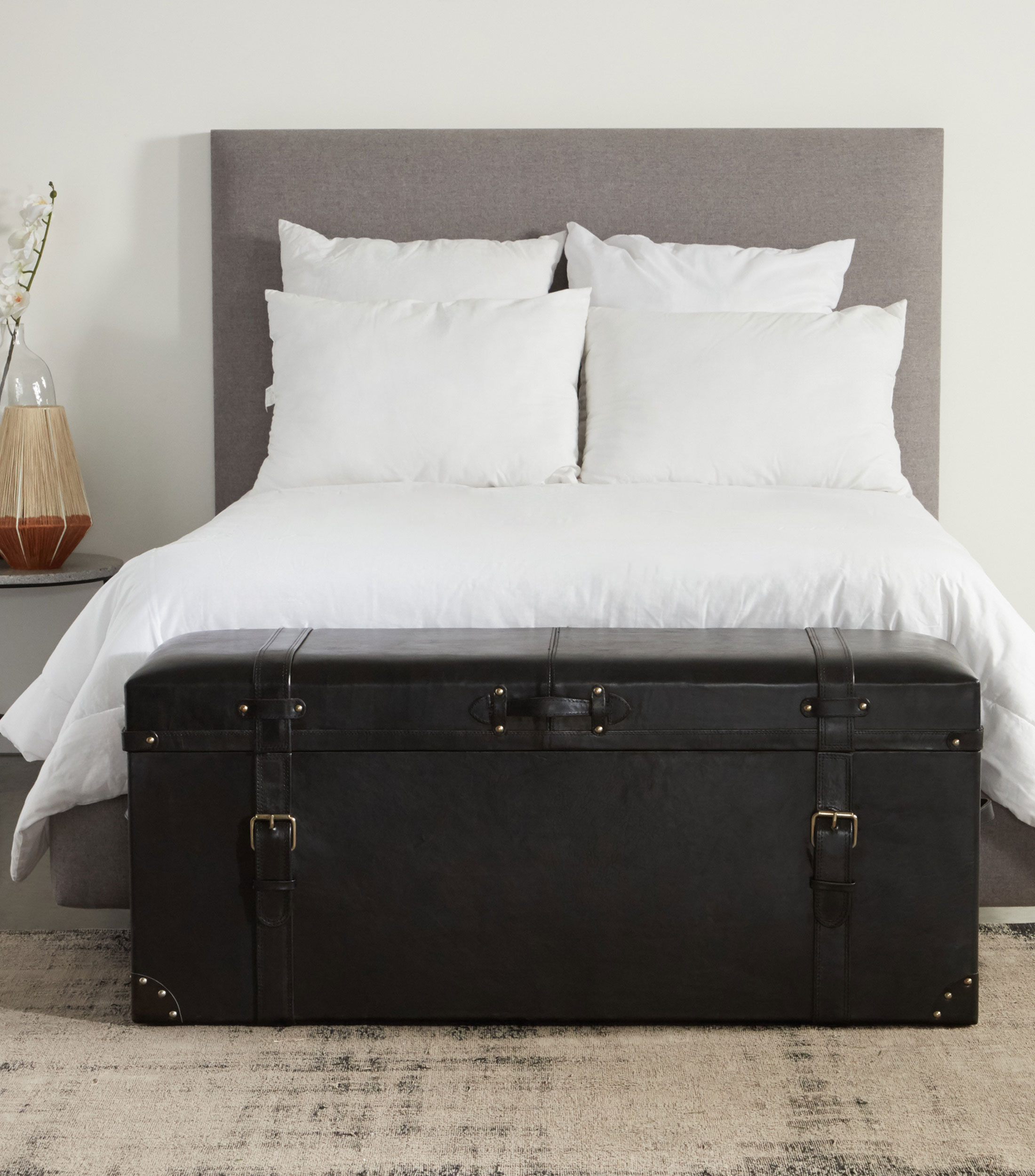Pie de Cama Cushion en Piel Negro
