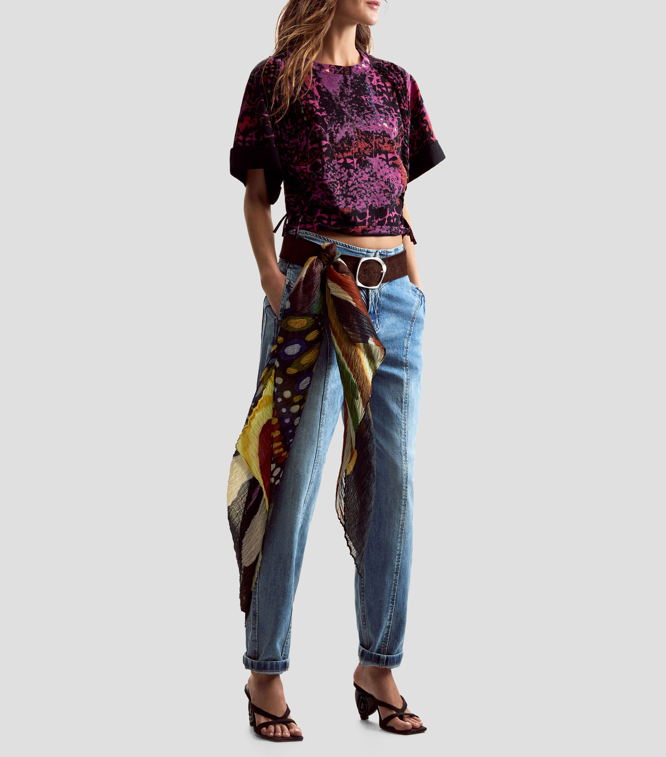 Playera cuello redondo con manga corta estampada Mujer