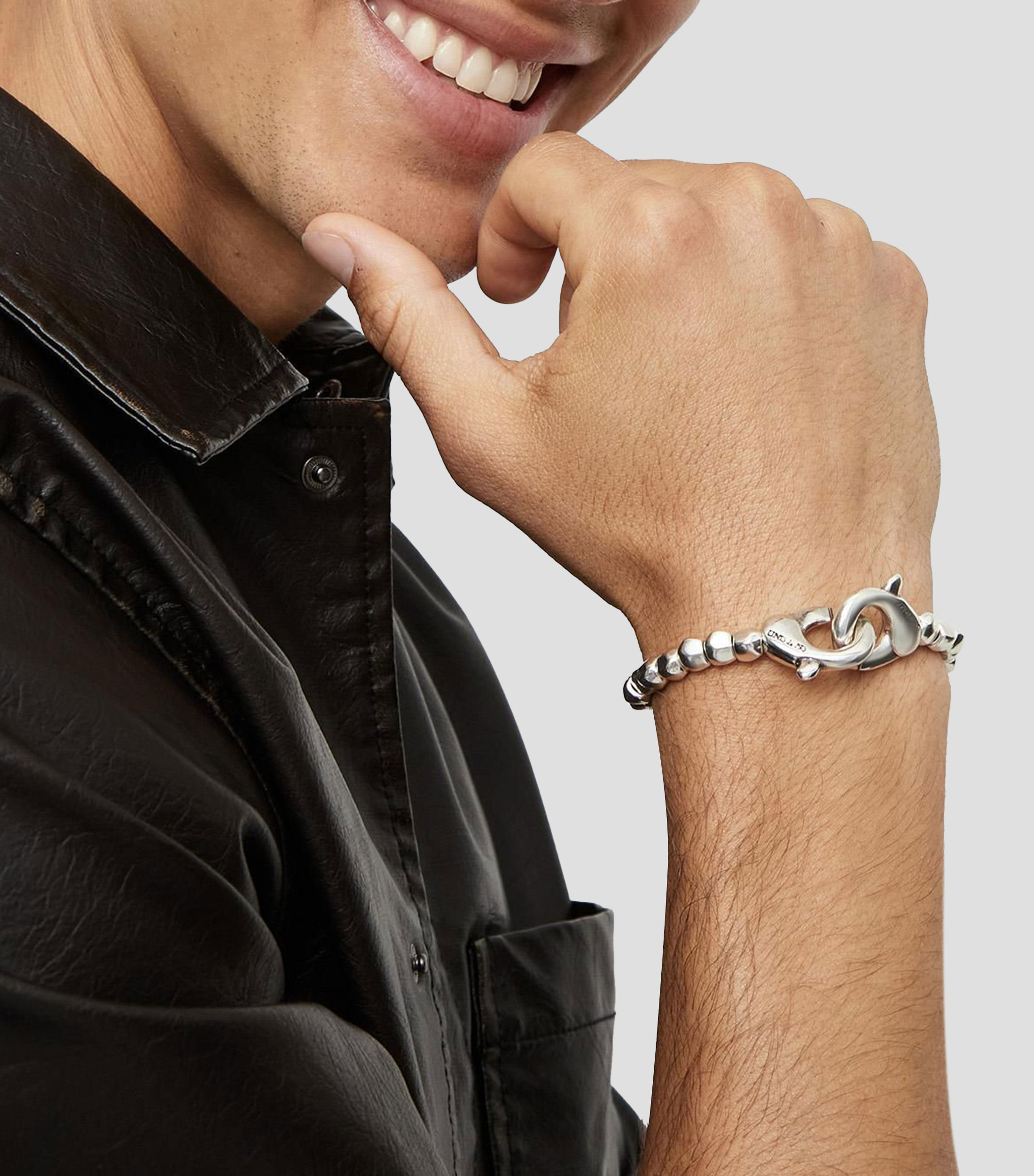 Pulsera con bolitas y mosquetones Unisex