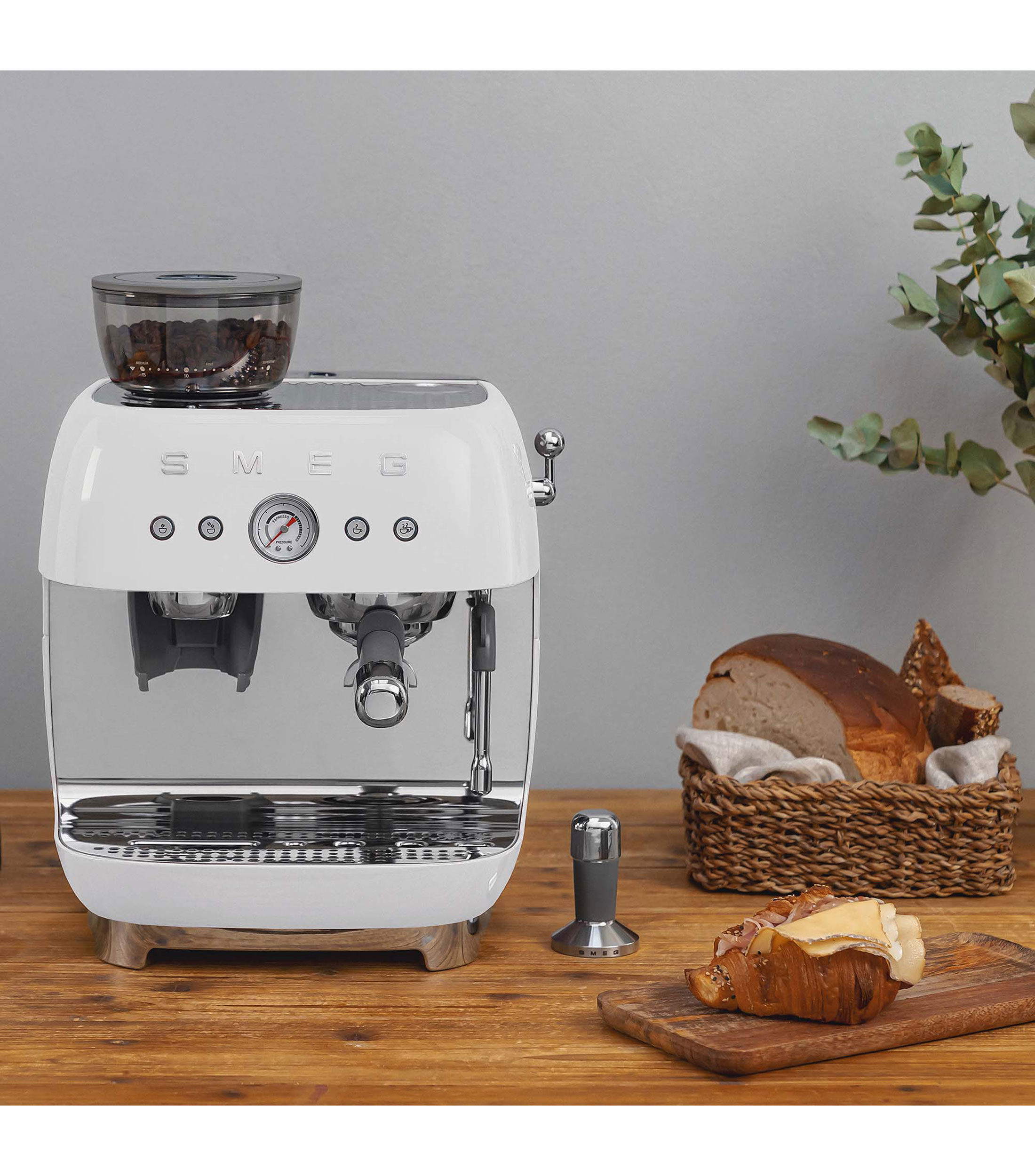 Cafetera EGF03WHUS para 10 tazas blanca en acero inoxidable