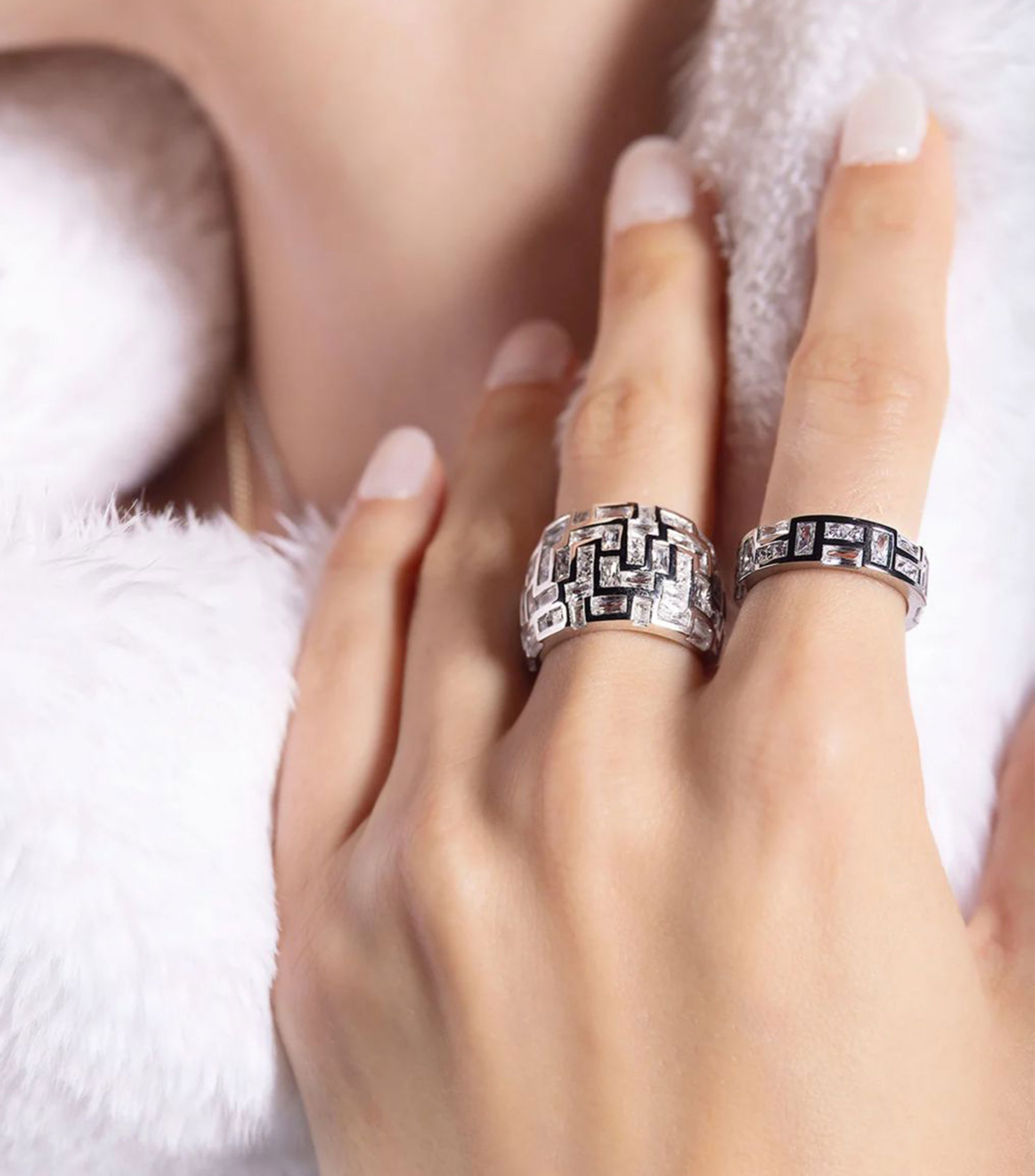 Anillo en plata con circonia Mujer