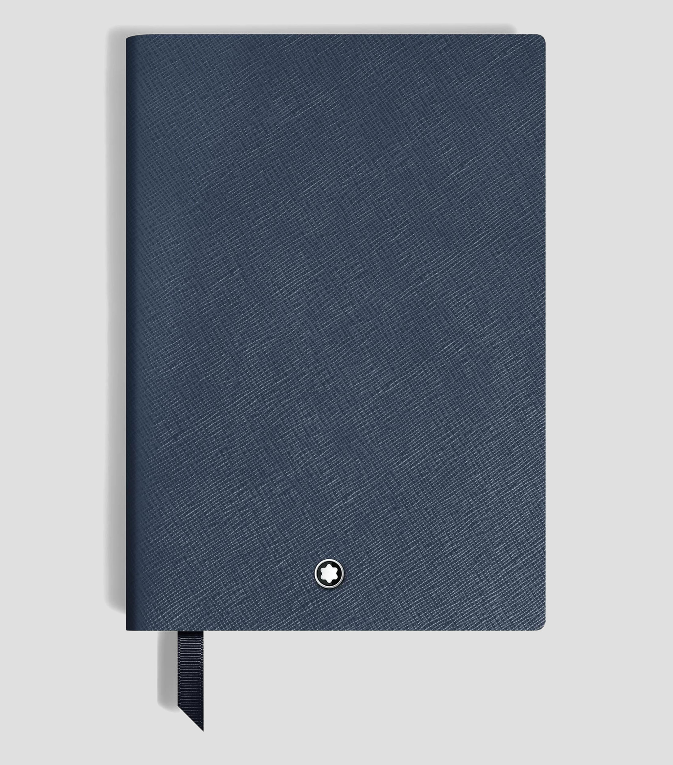 Cuaderno mediano con cubierta azul tinta y hojas cuadriculadas