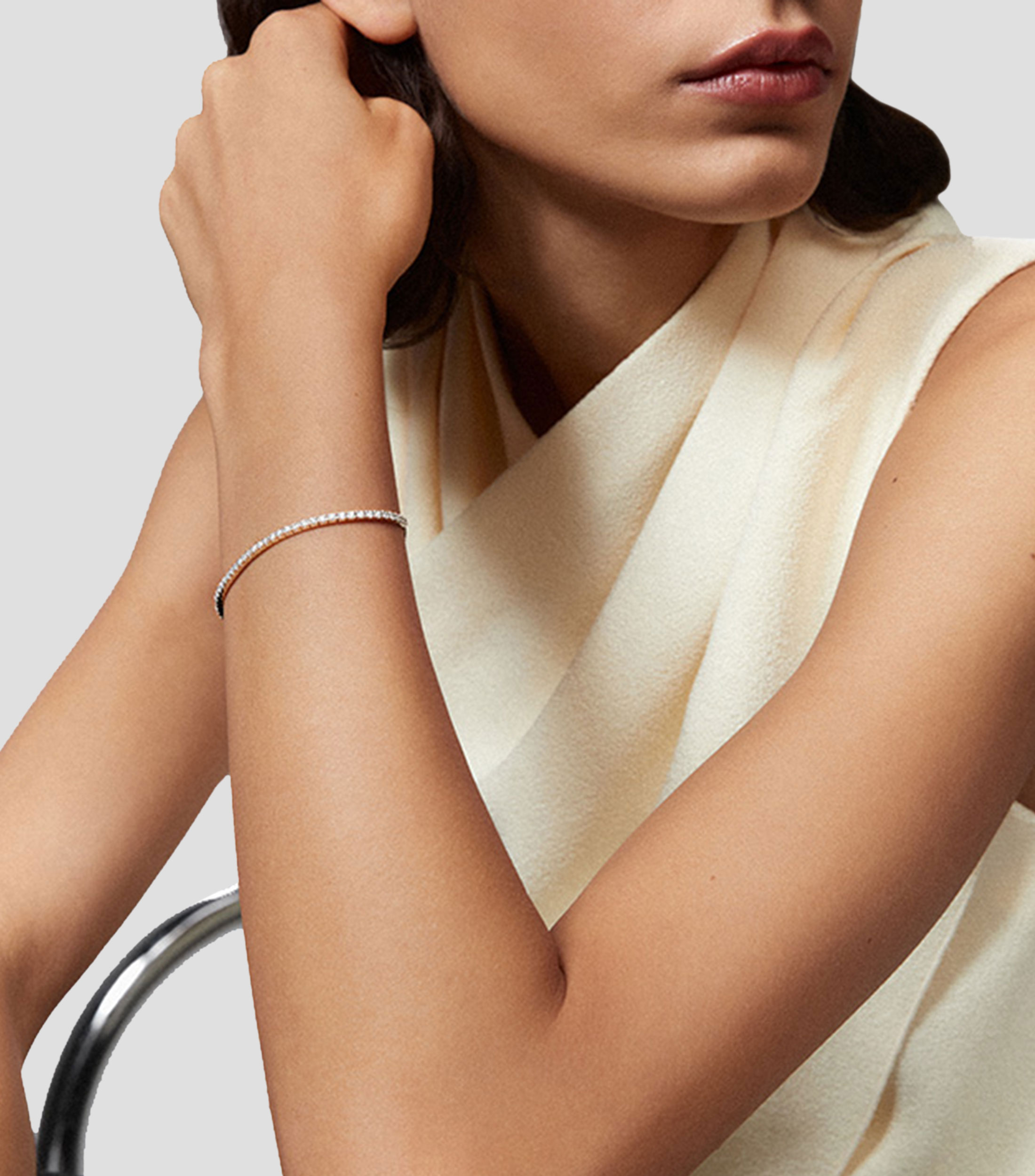 Pulsera en oro blanco de 18 kilates con incrustacion de diamantes Riviere de Grace Mujer